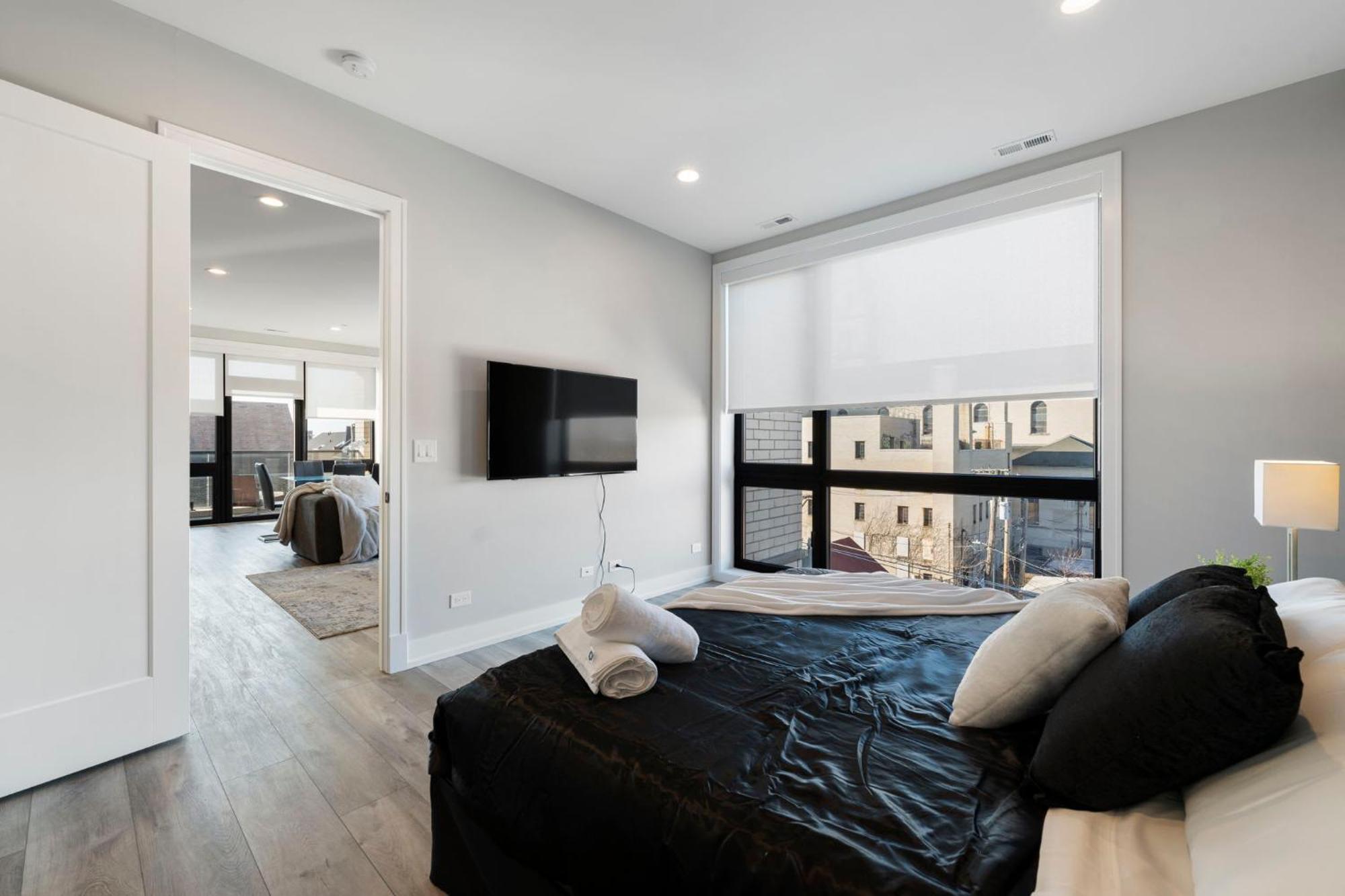 Contemporary Luxury: New 3br 2ba Stylish Haven Apartamento