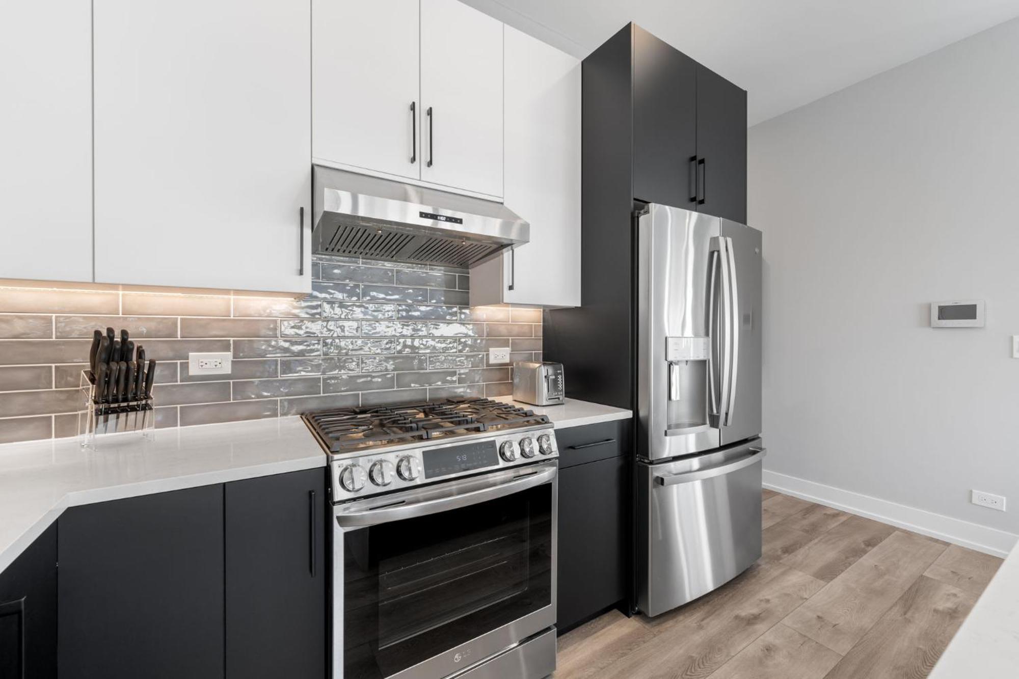 Contemporary Luxury: New 3br 2ba Stylish Haven Apartamento Chicago