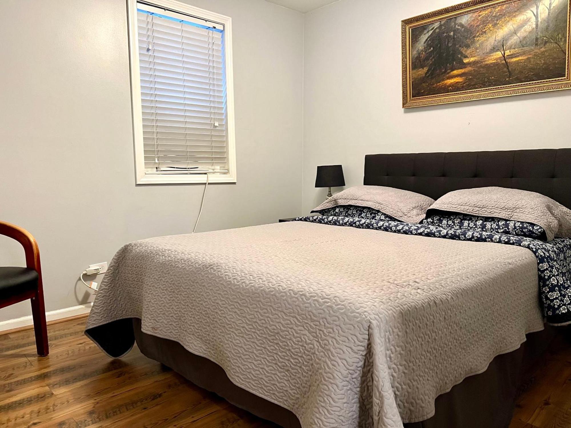 5 Bedroom Huge House In Location Parking Fireplace Back Yard Casa de Férias Chicago