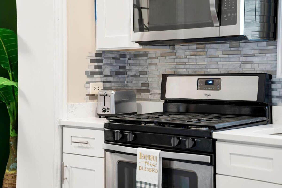Apartamento Stylish 2 Bdr Coach House Steps From The *