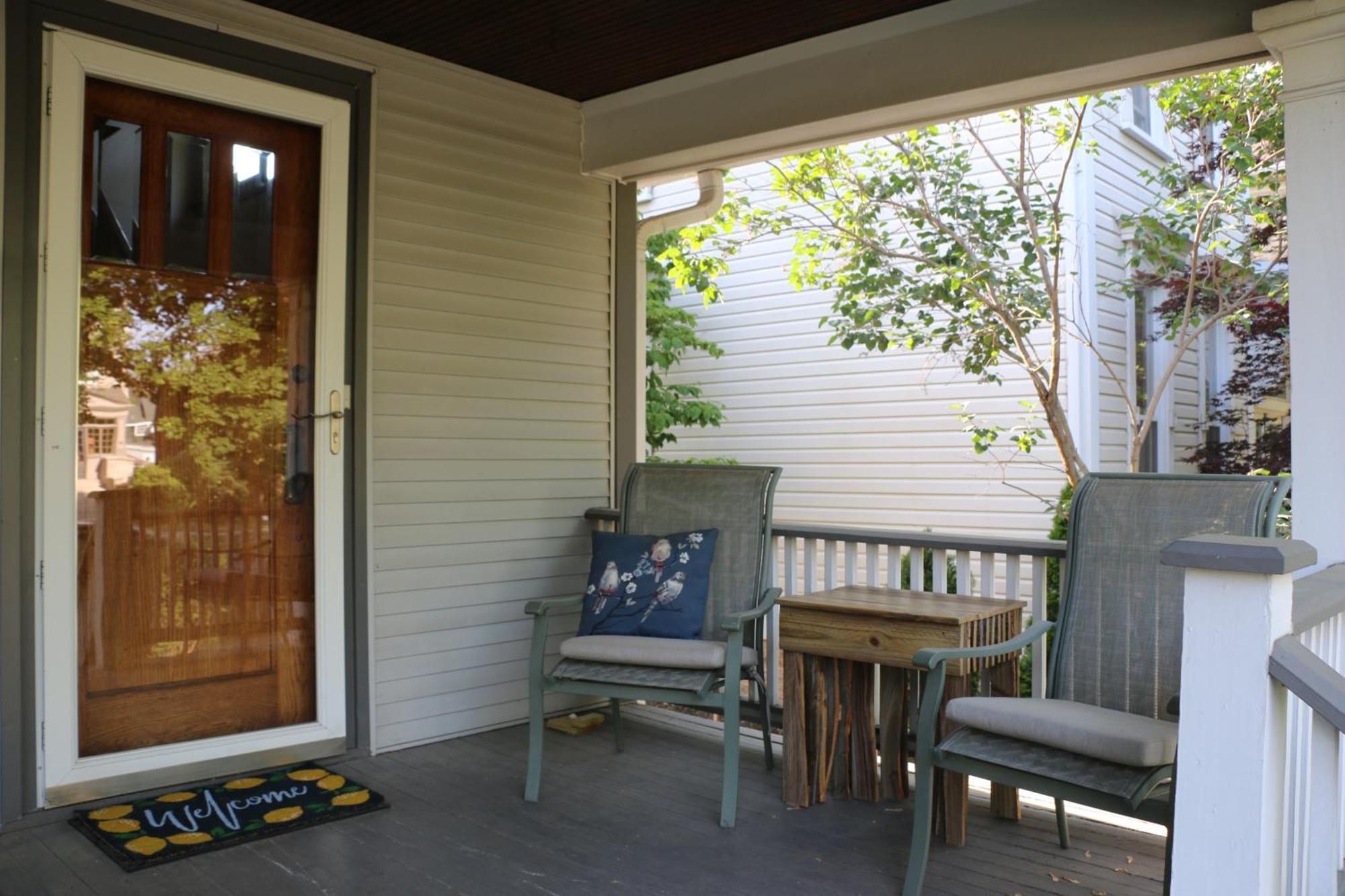 Historic With Outdoor Hot Tub Near Downtown In Public Transportation Hub