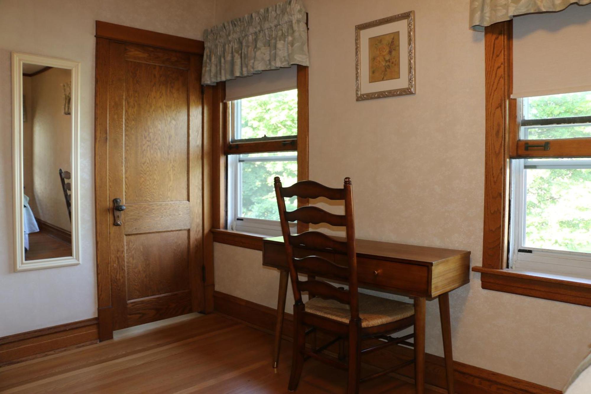 Holiday home Historic With Outdoor Hot Tub Near Downtown In Public Transportation Hub *