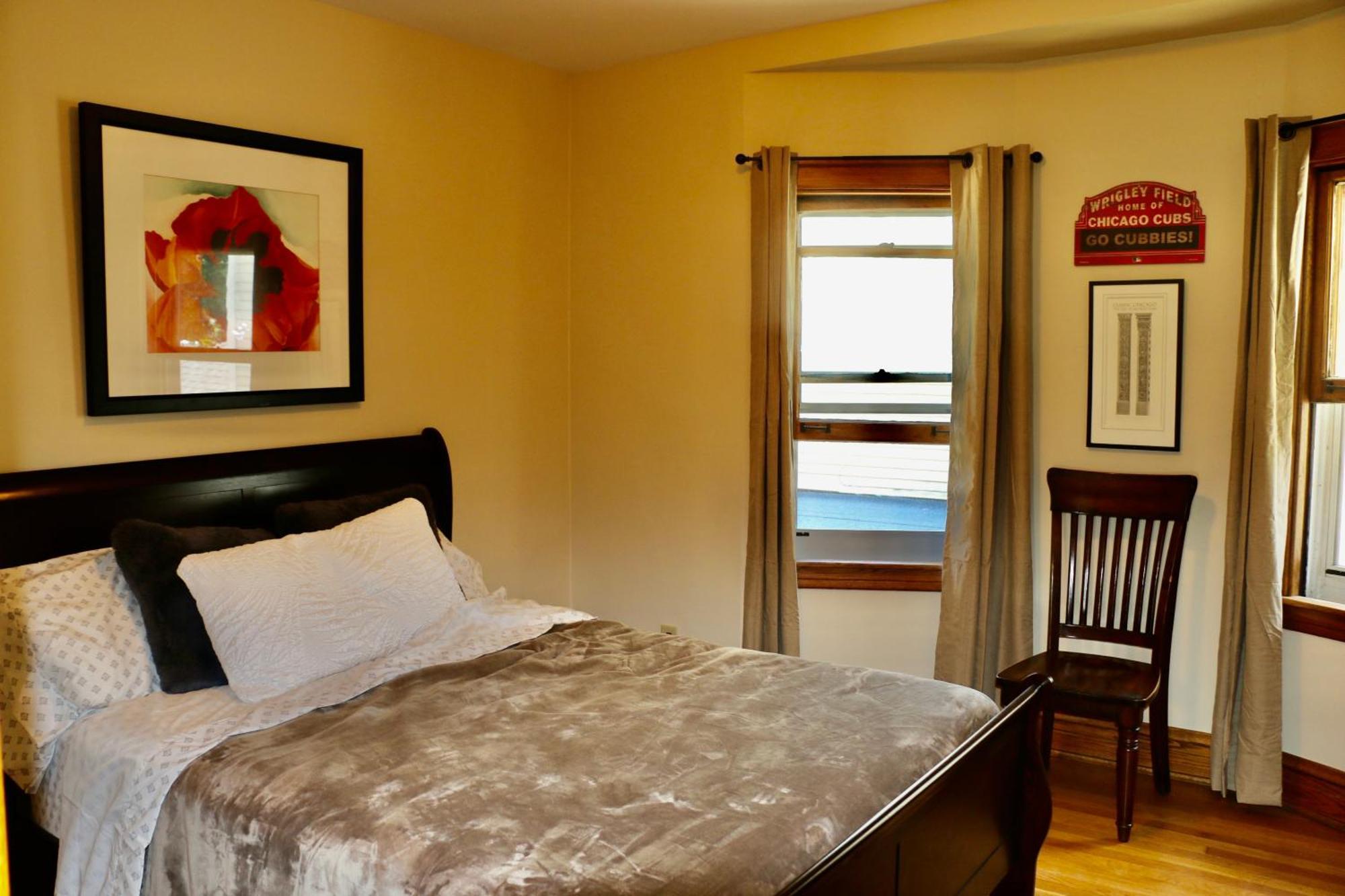 Holiday home Historic With Outdoor Hot Tub Near Downtown In Public Transportation Hub