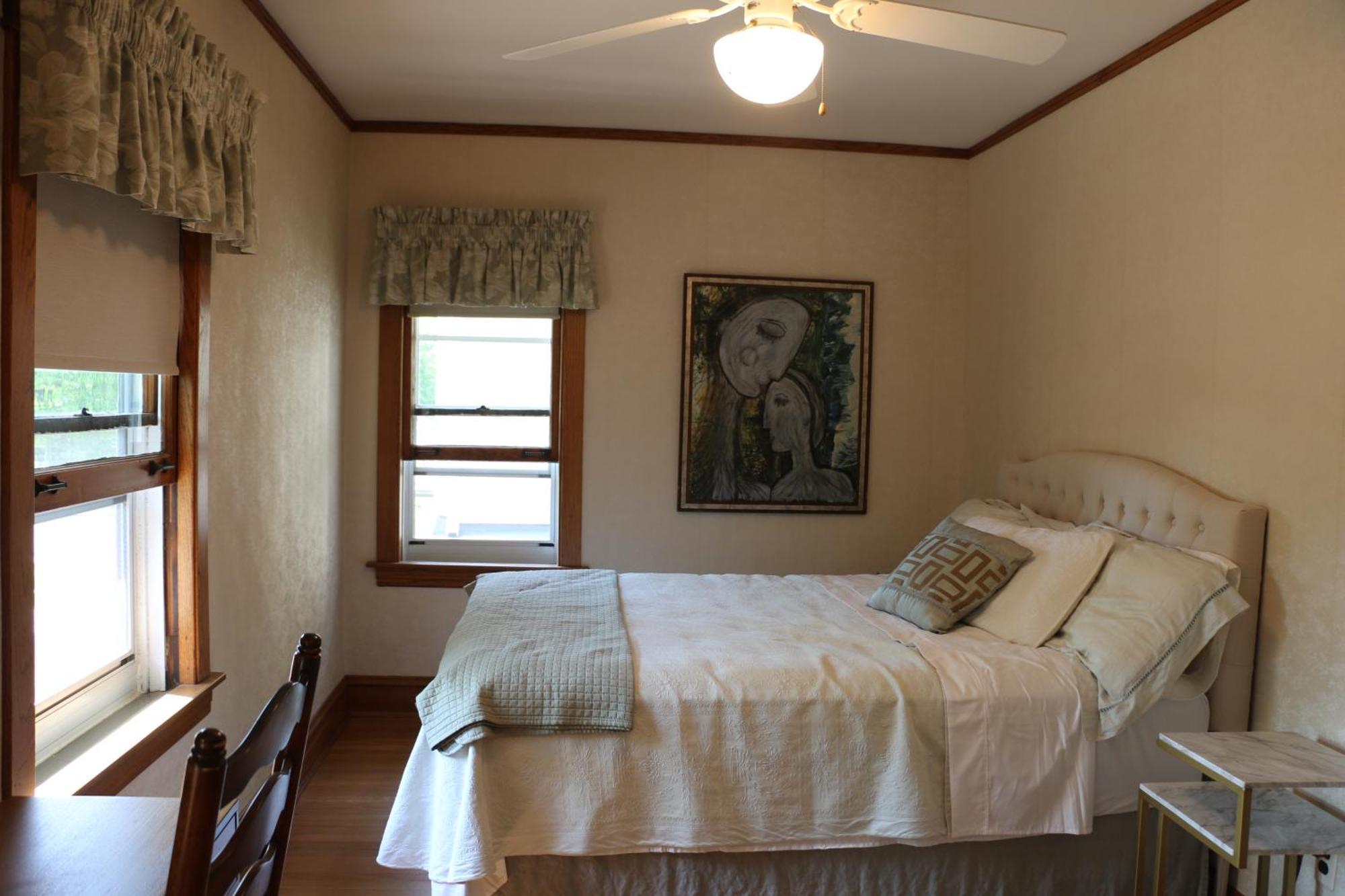 Holiday home Historic With Outdoor Hot Tub Near Downtown In Public Transportation Hub *