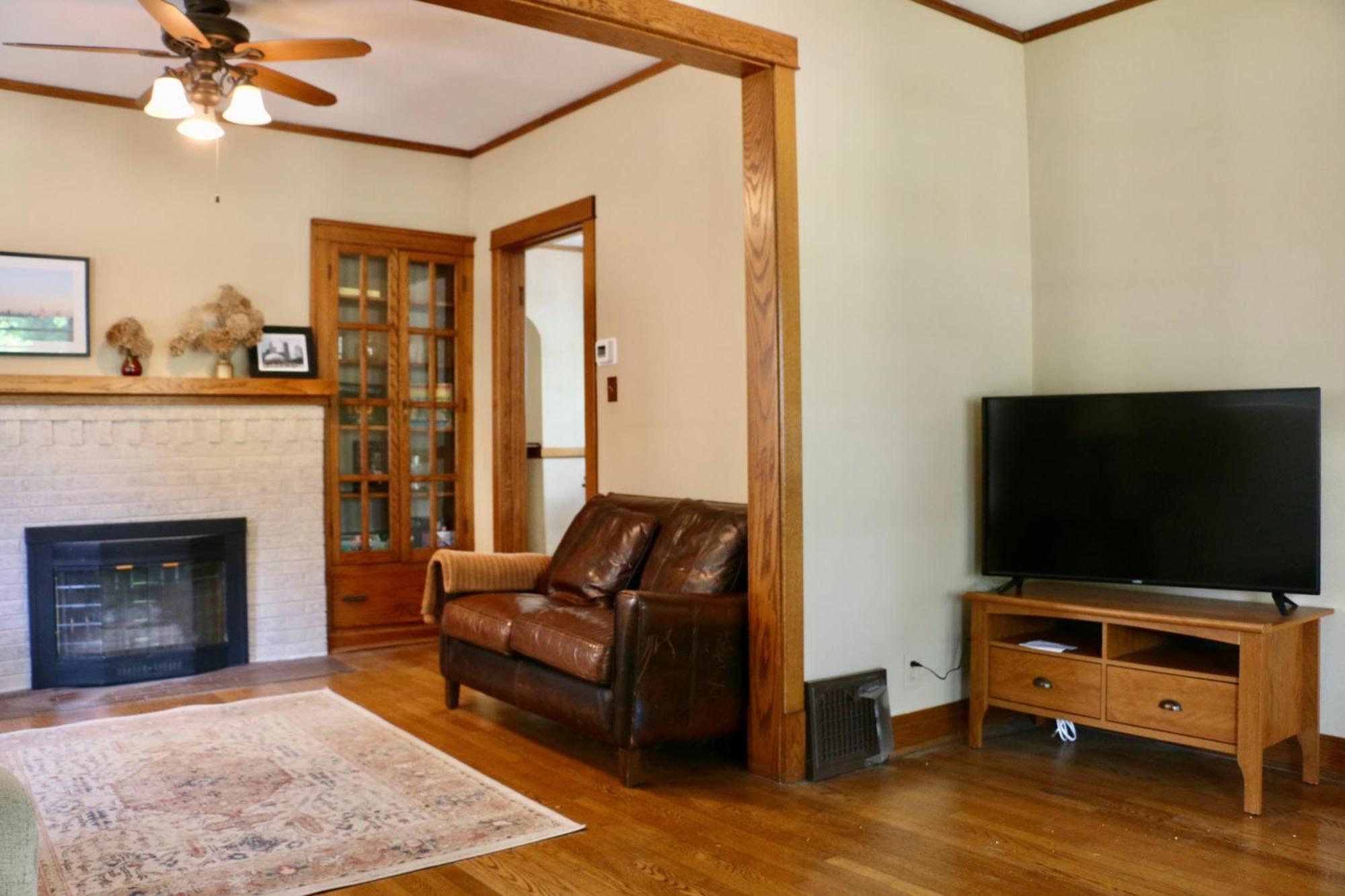 Holiday home Historic With Outdoor Hot Tub Near Downtown In Public Transportation Hub