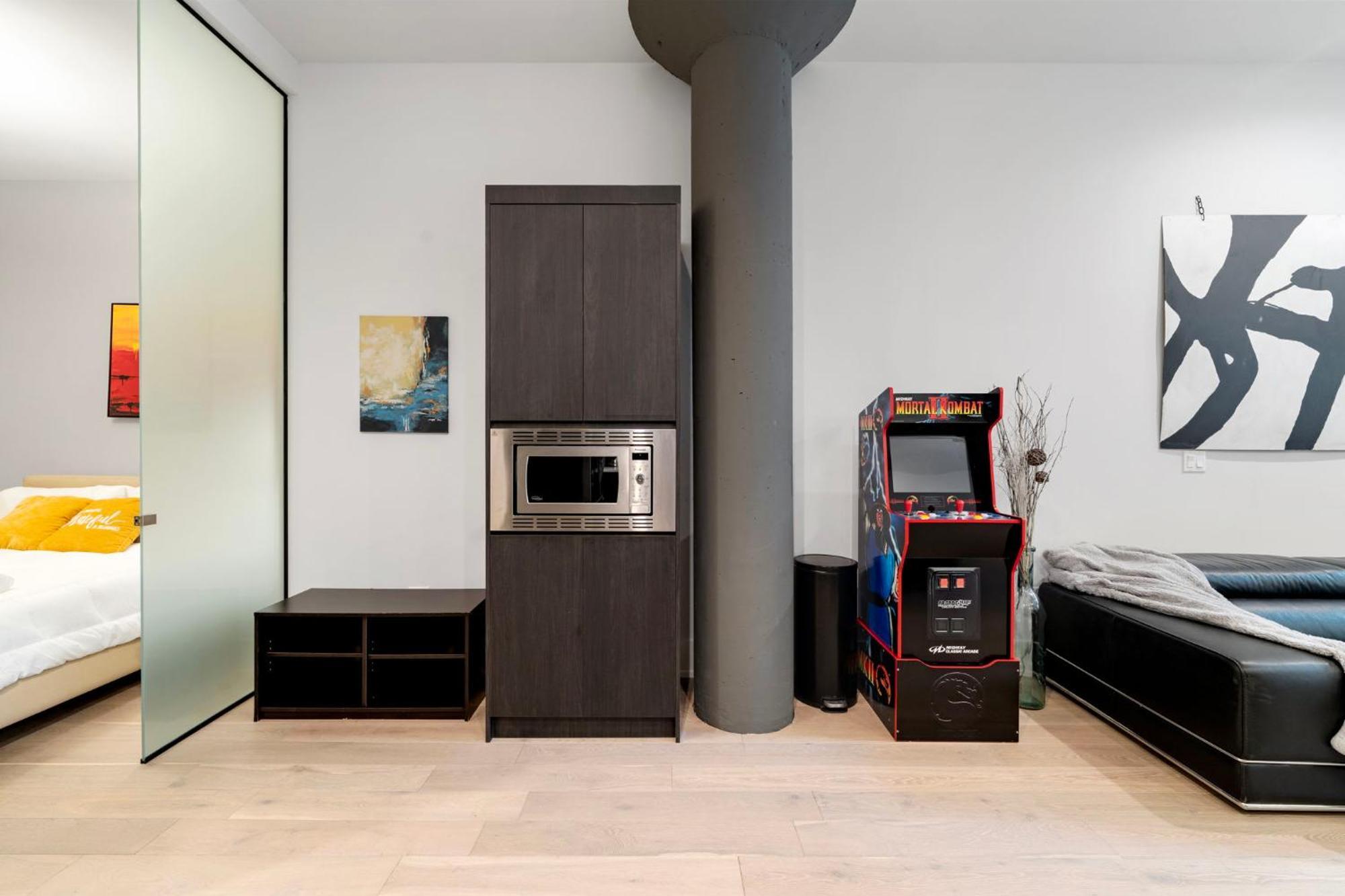 River North With Balcony Apartment