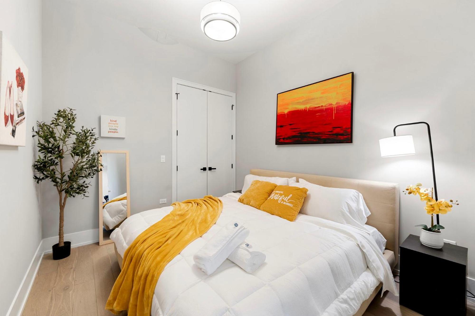 River North With Balcony Apartment *