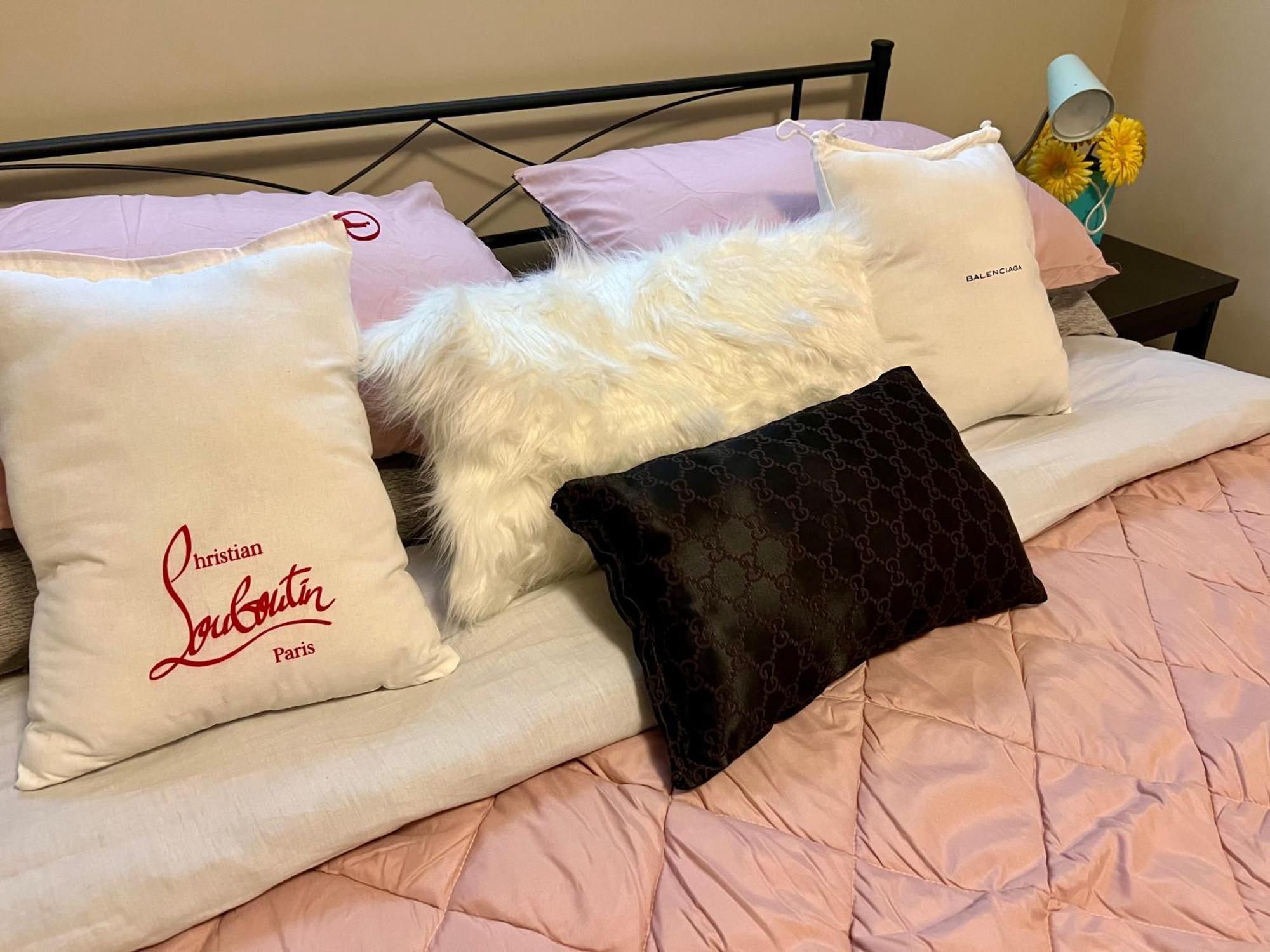 Designer Themed 4 Bedroom In Location With Patio And Fireplace Holiday home *