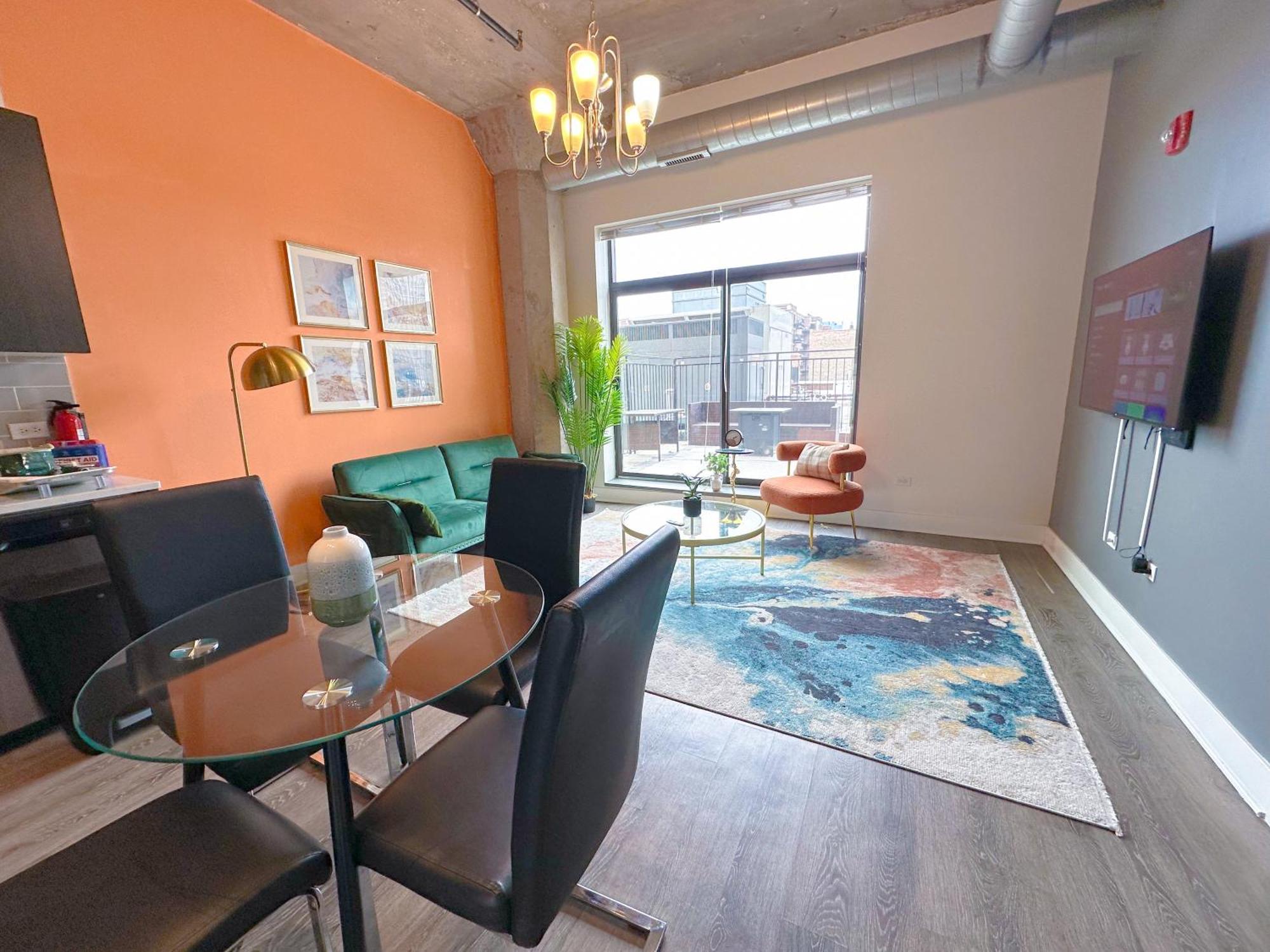 Apartment Modern South Loop 2br With View Of Skyline Patio And Gym Access Near Mccormick Place Convention Center & Museum Campus