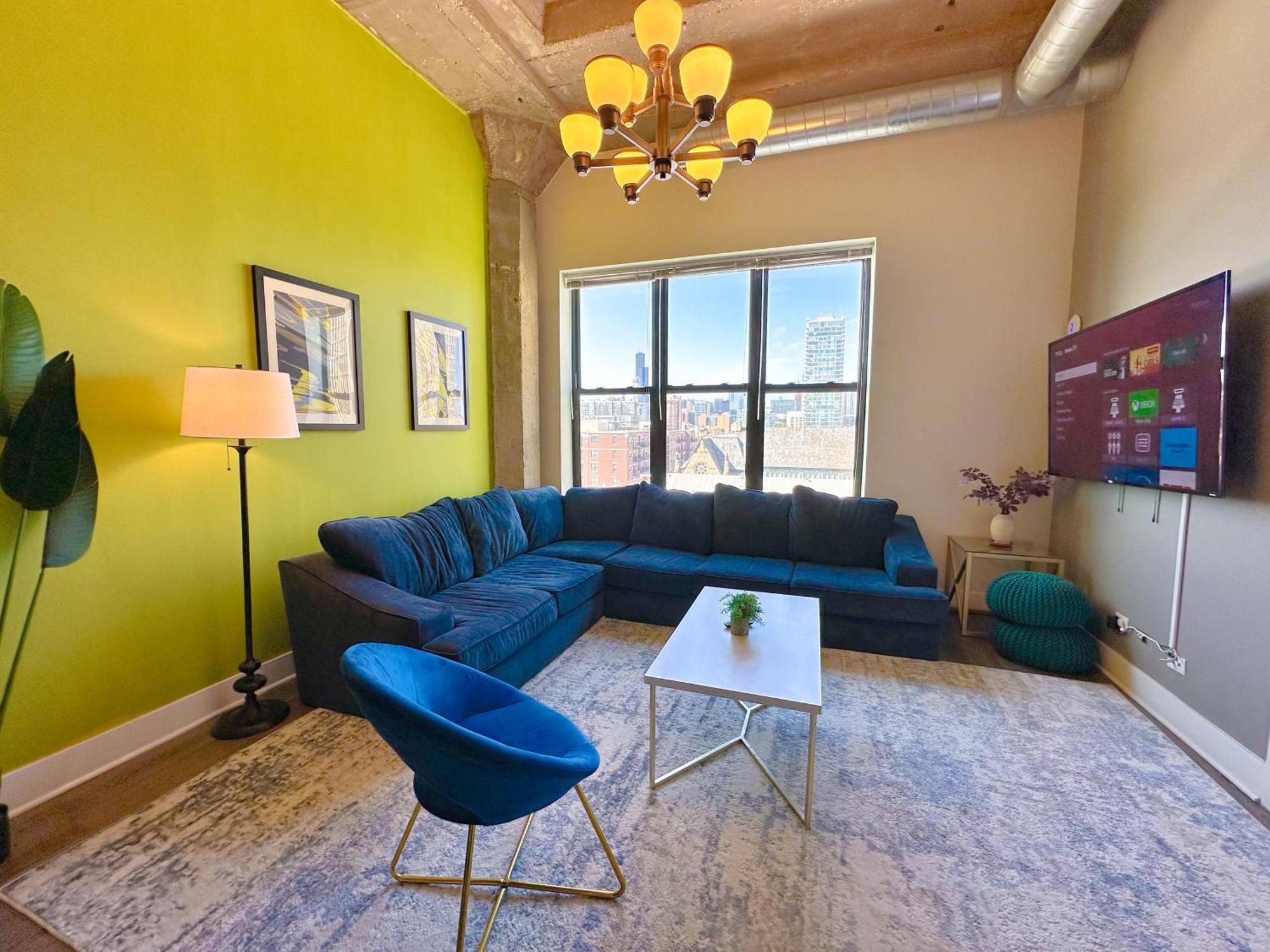 Luxury Cozy 2br With Optional Parking And Gym Access Near Mccormick Place, Lakefront And Soldier Field