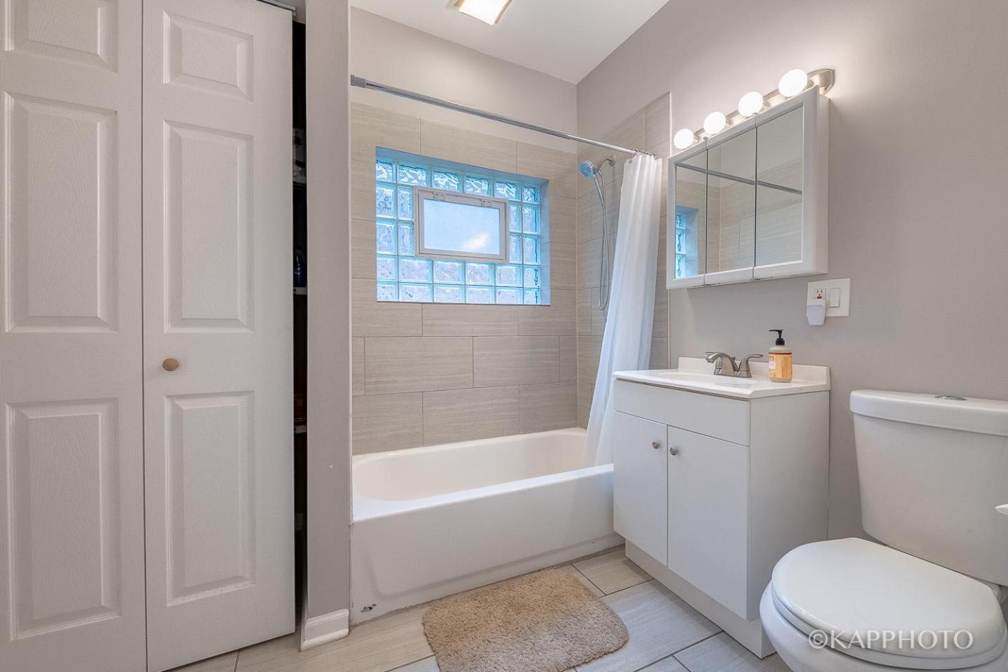 Wonderful Close To Downtown - Free Parking Homestay Chicago