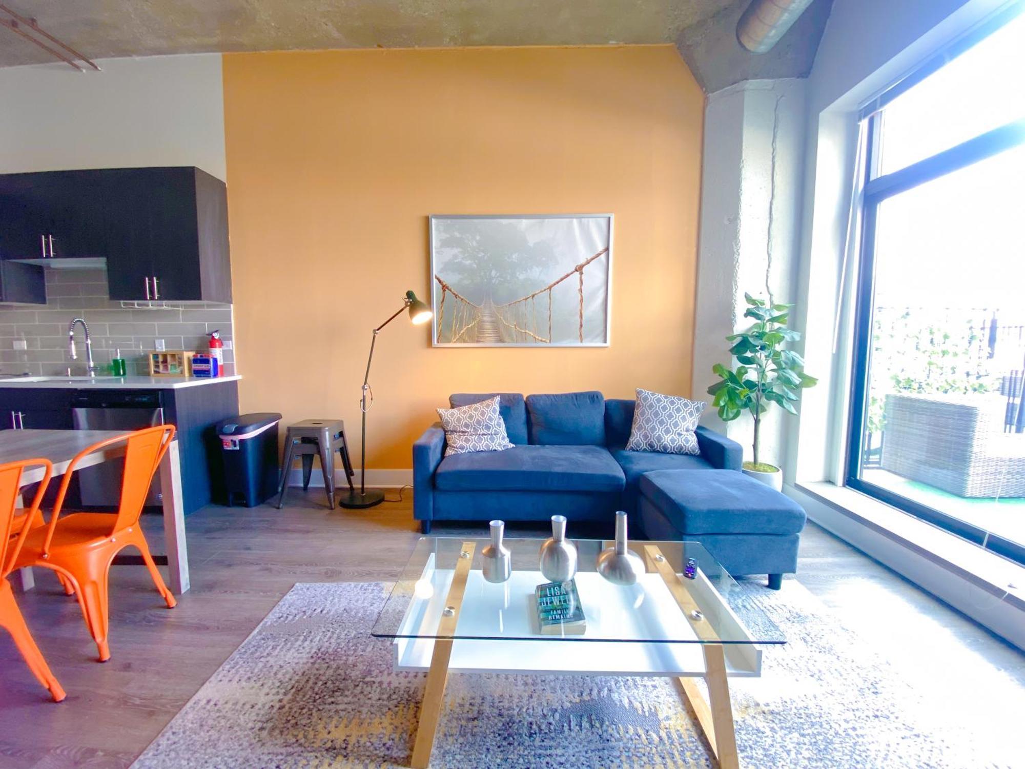 Luxury 3Br Spacious Suite Sleeps 8 Guests With Patio, Skyline View, Optional Parking And Gym Access Near Mccormick Place And Lakefront Apartment Chicago