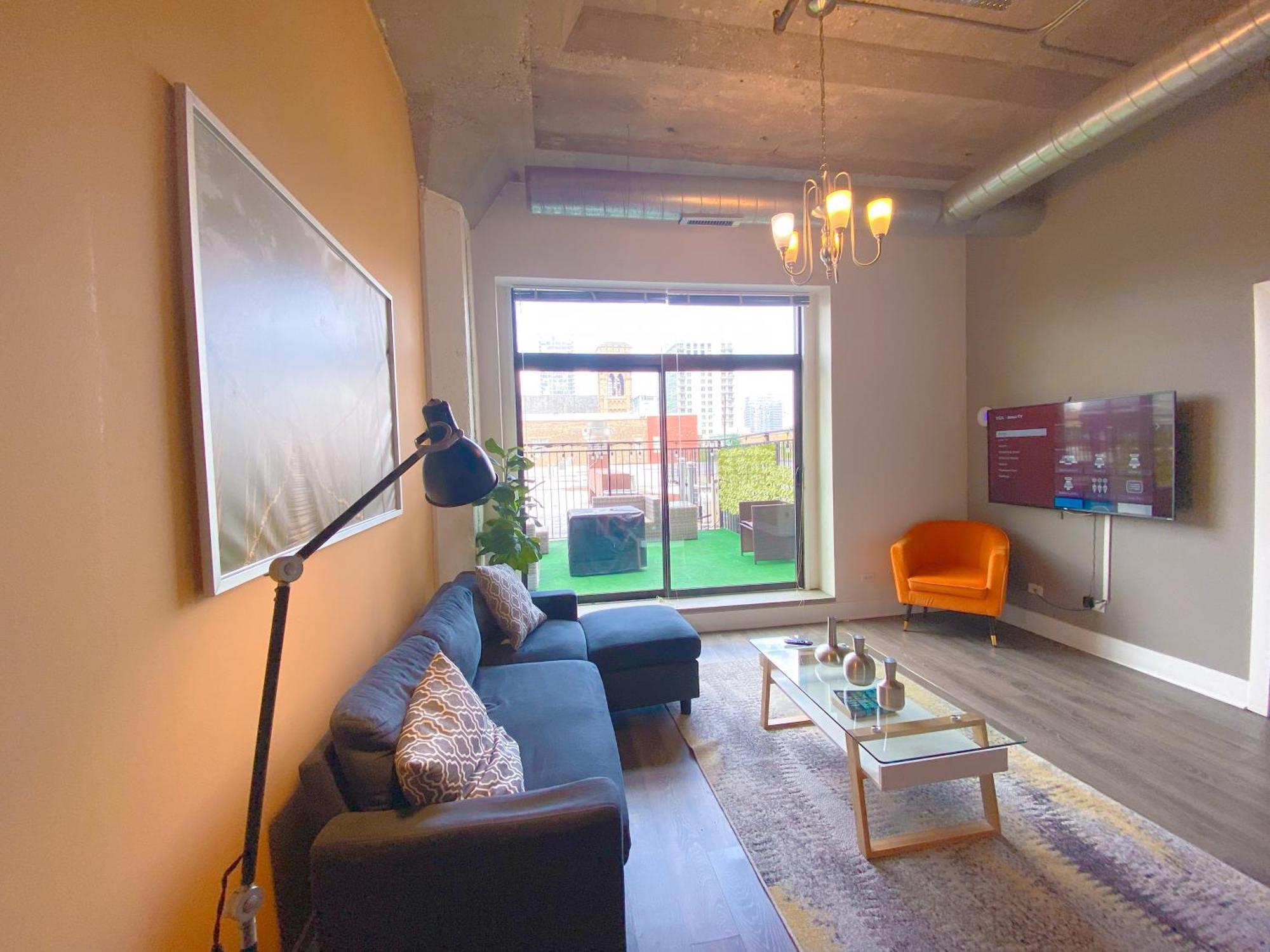 Luxury 3Br Spacious Suite Sleeps 8 Guests With Patio, Skyline View, Optional Parking And Gym Access Near Mccormick Place And Lakefront Apartment *