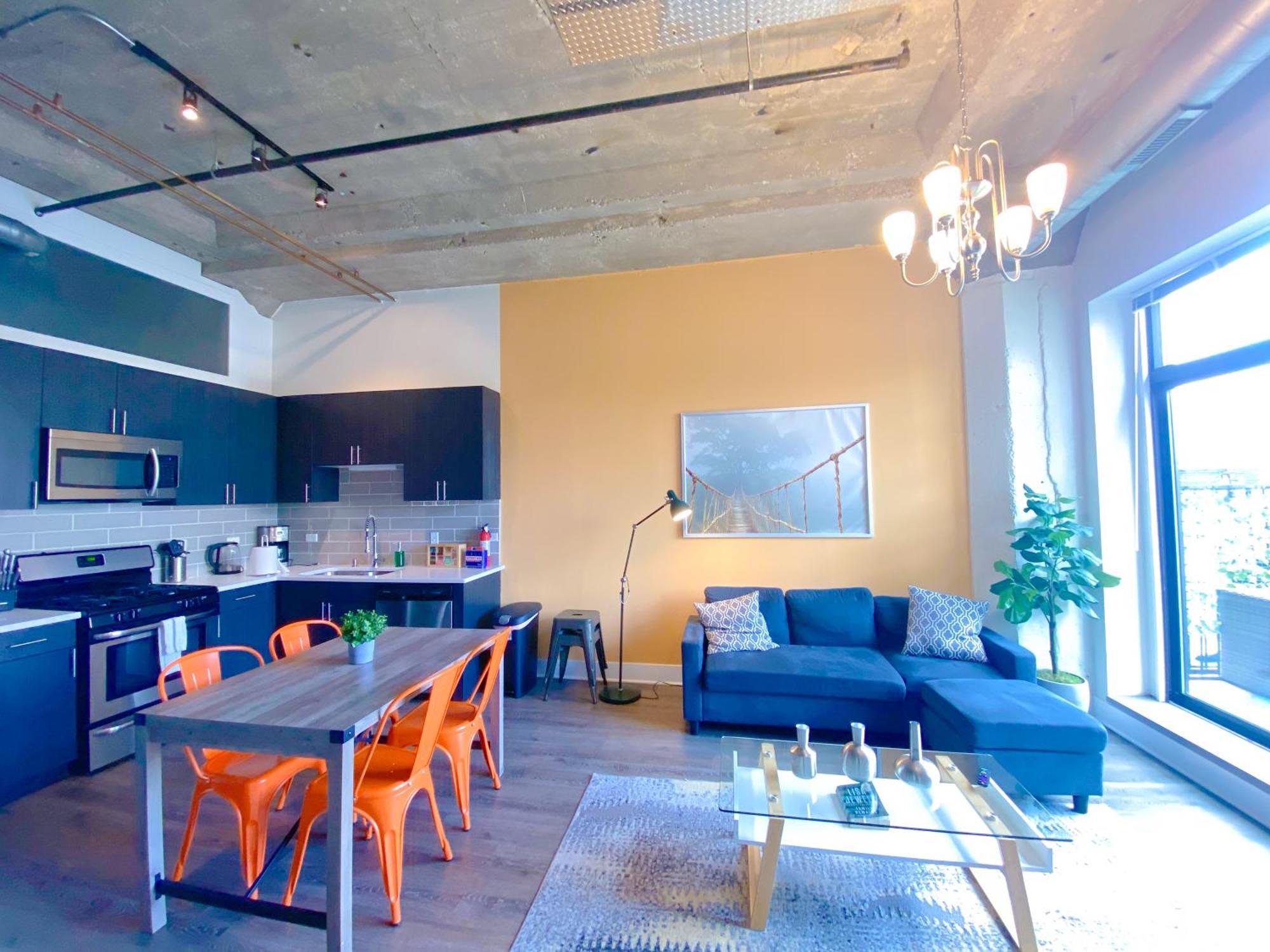 Luxury 3Br Spacious Suite Sleeps 8 Guests With Patio, Skyline View, Optional Parking And Gym Access Near Mccormick Place And Lakefront Chicago