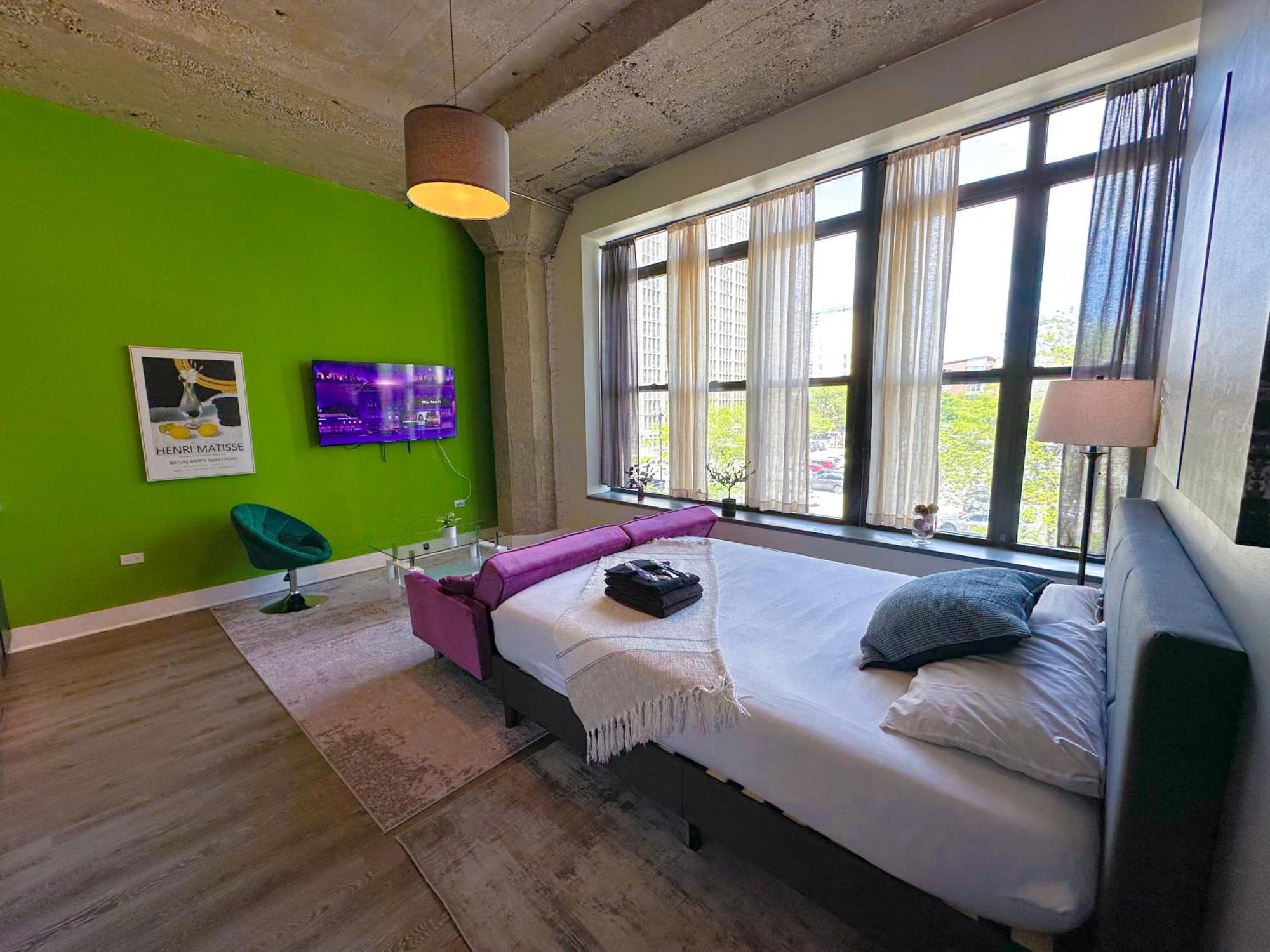 Mccormick Place Beautiful Studio Suite With Optional Parking And Gym Access Sleeps 4 Near Soldier Field And Downtown Chicago Apartment