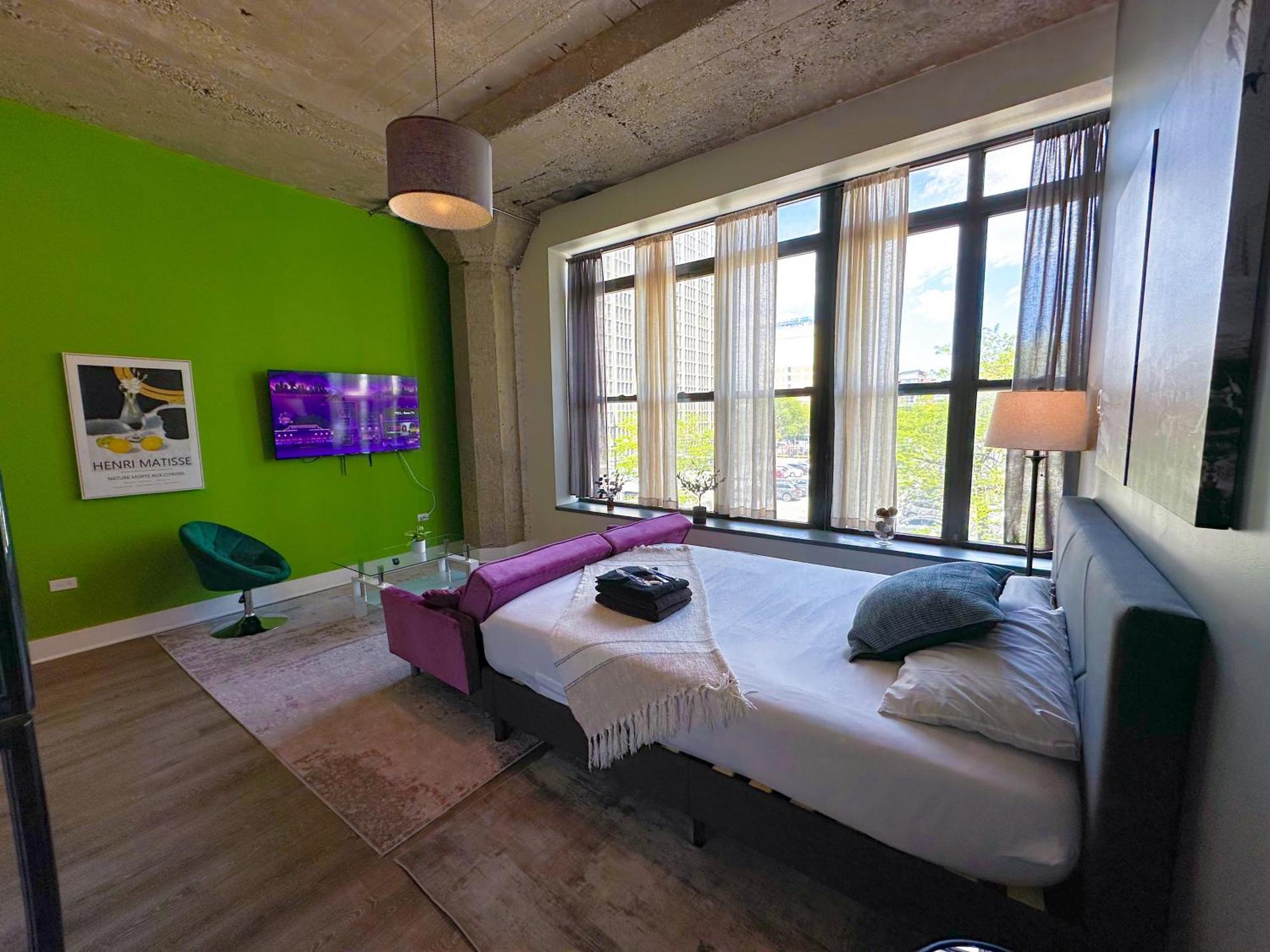 Mccormick Place Beautiful Studio Suite With Optional Parking And Gym Access Sleeps 4 Near Soldier Field And Downtown Chicago