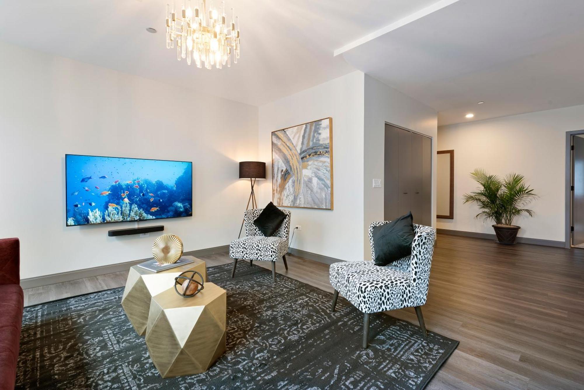 Experience Downtown At Millennium - Luxury In The Loop Apartment Chicago