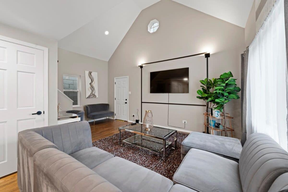 New 2br W 3 Beds And Highspeed Internet *