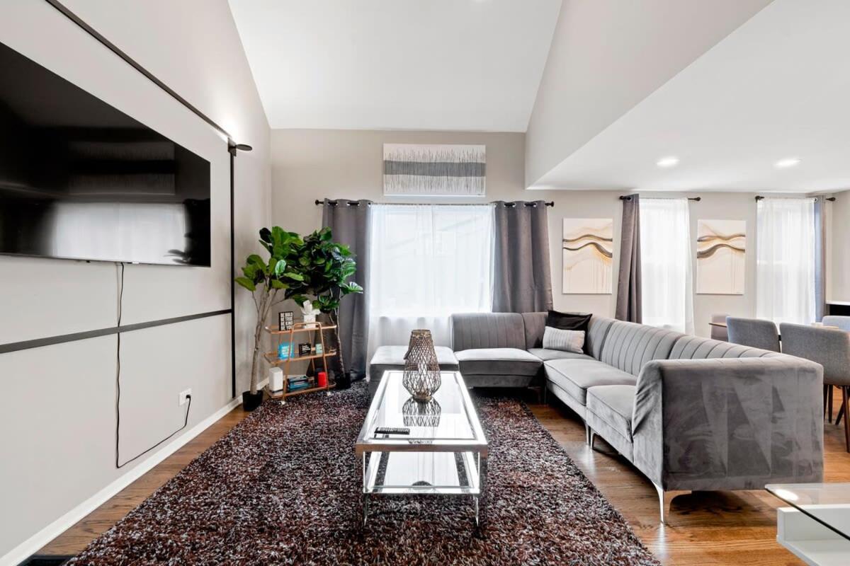 New 2br W 3 Beds And Highspeed Internet Chicago