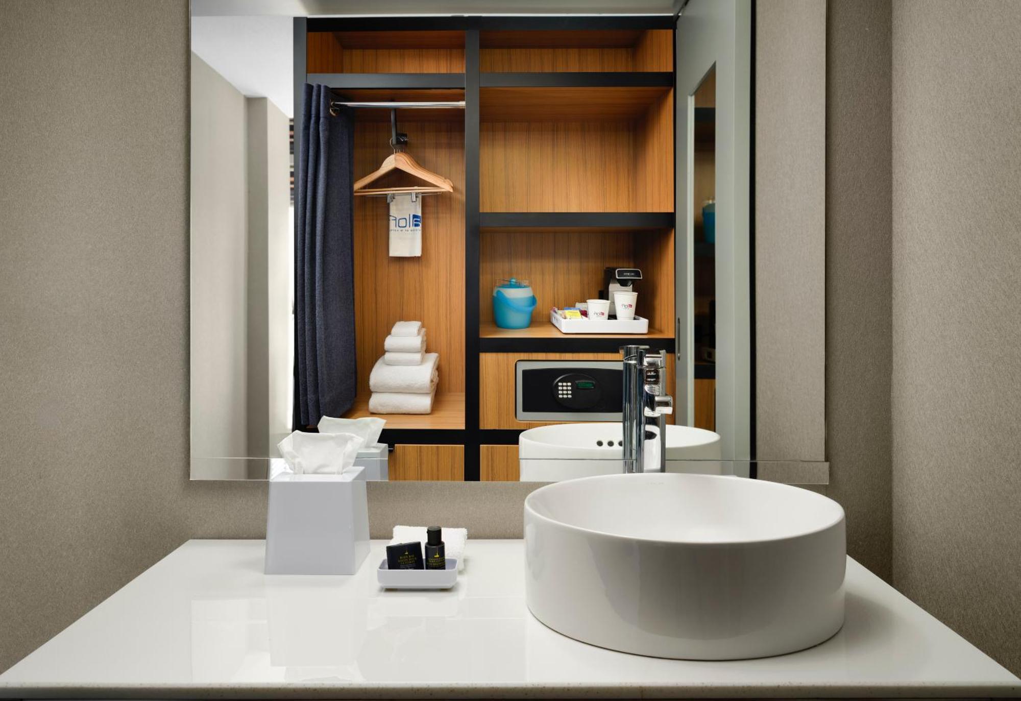 Aloft By Marriott Downtown River North Chicago