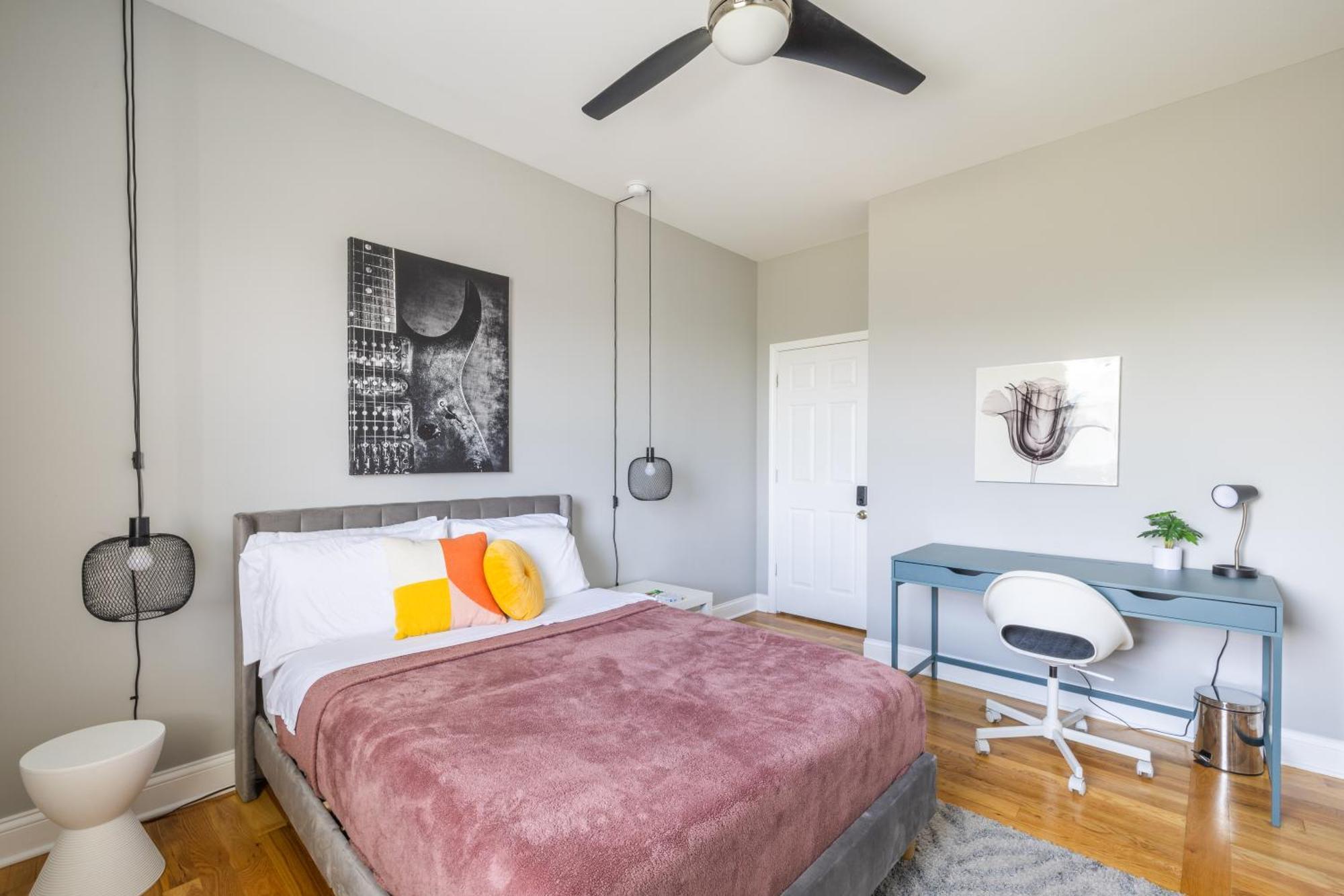 Kenwood Apartments, Downtown Hyde Park *