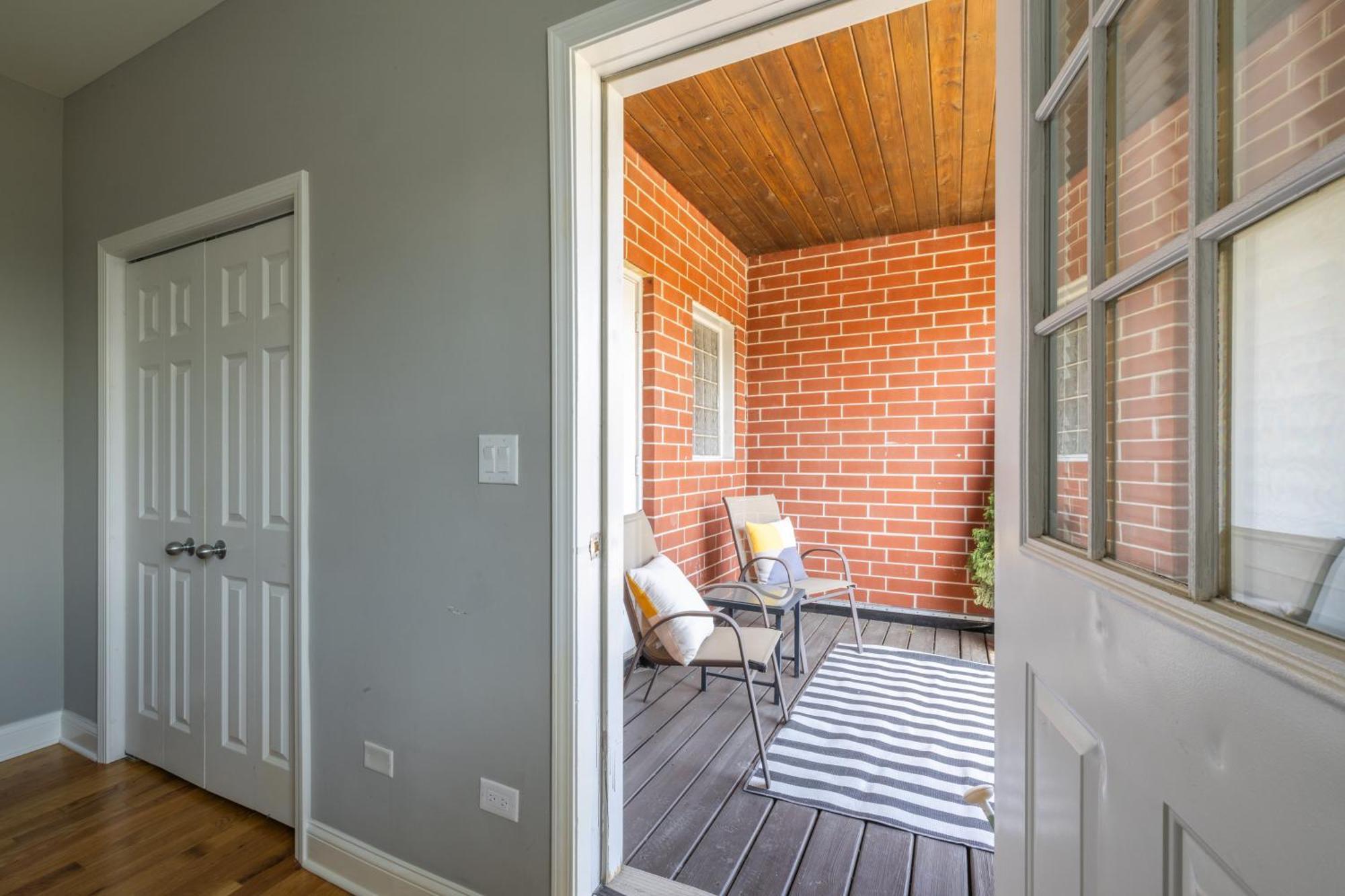 Kenwood Apartments, Downtown Hyde Park * Chicago