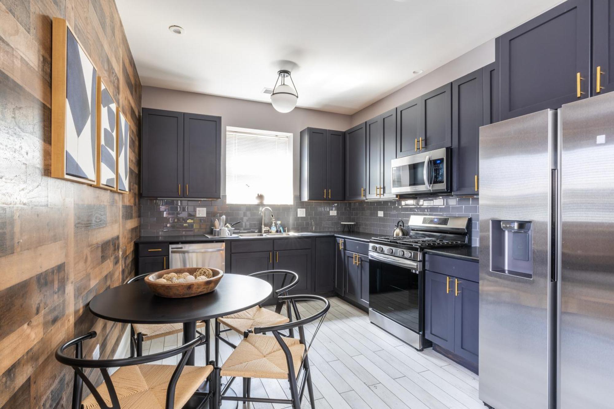 Kenwood Apartments, Downtown Hyde Park *