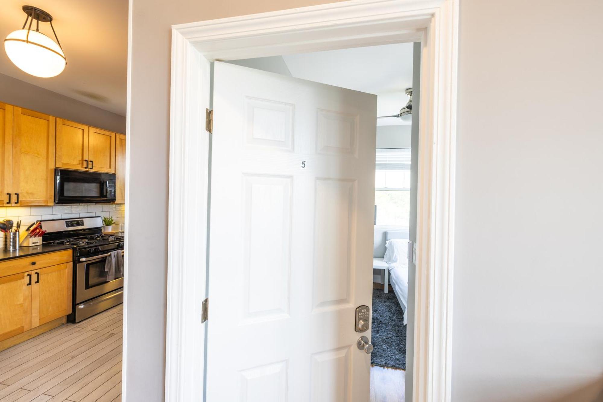 Homestay Kenwood Apartments, Downtown Hyde Park