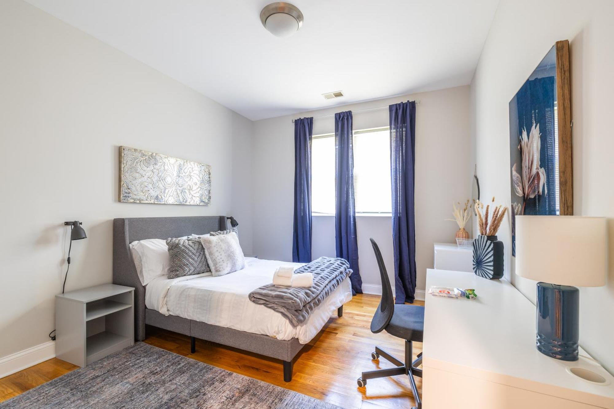 Homestay Kenwood Apartments, Downtown Hyde Park Chicago