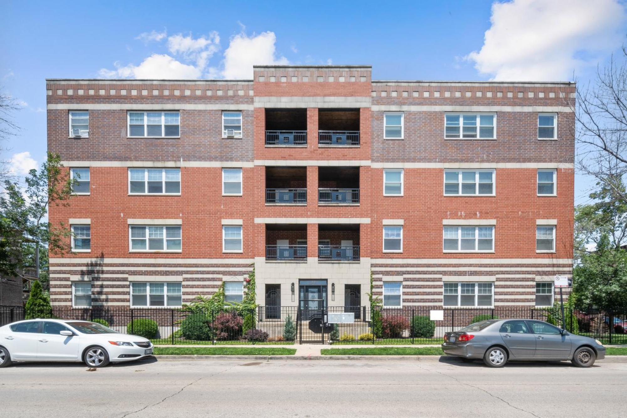 Kenwood Apartments, Downtown Hyde Park Chicago