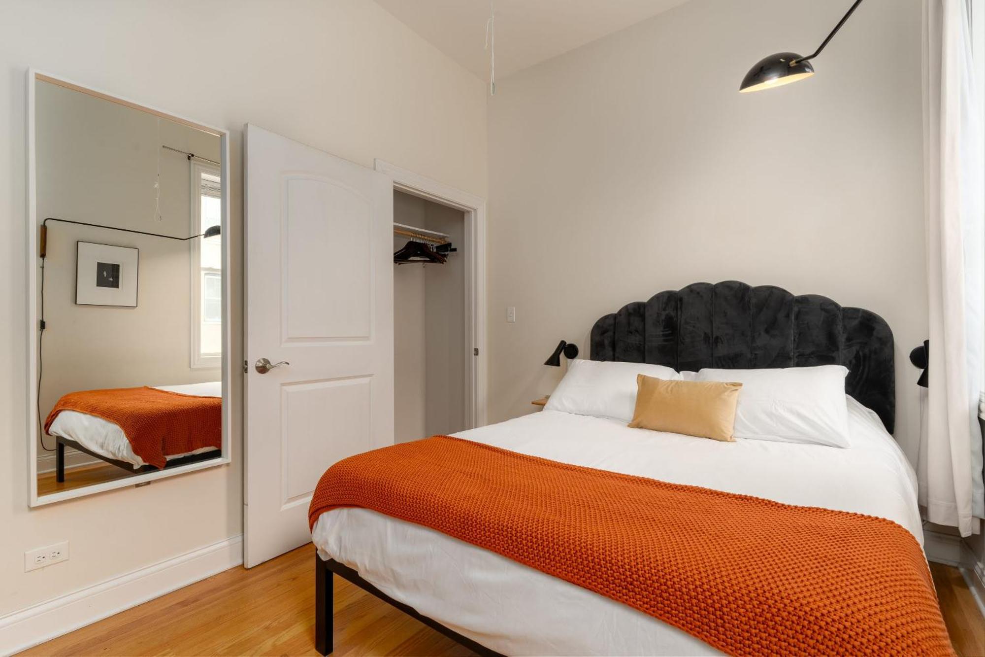 East Village 2br Modern H1 Apartment Chicago