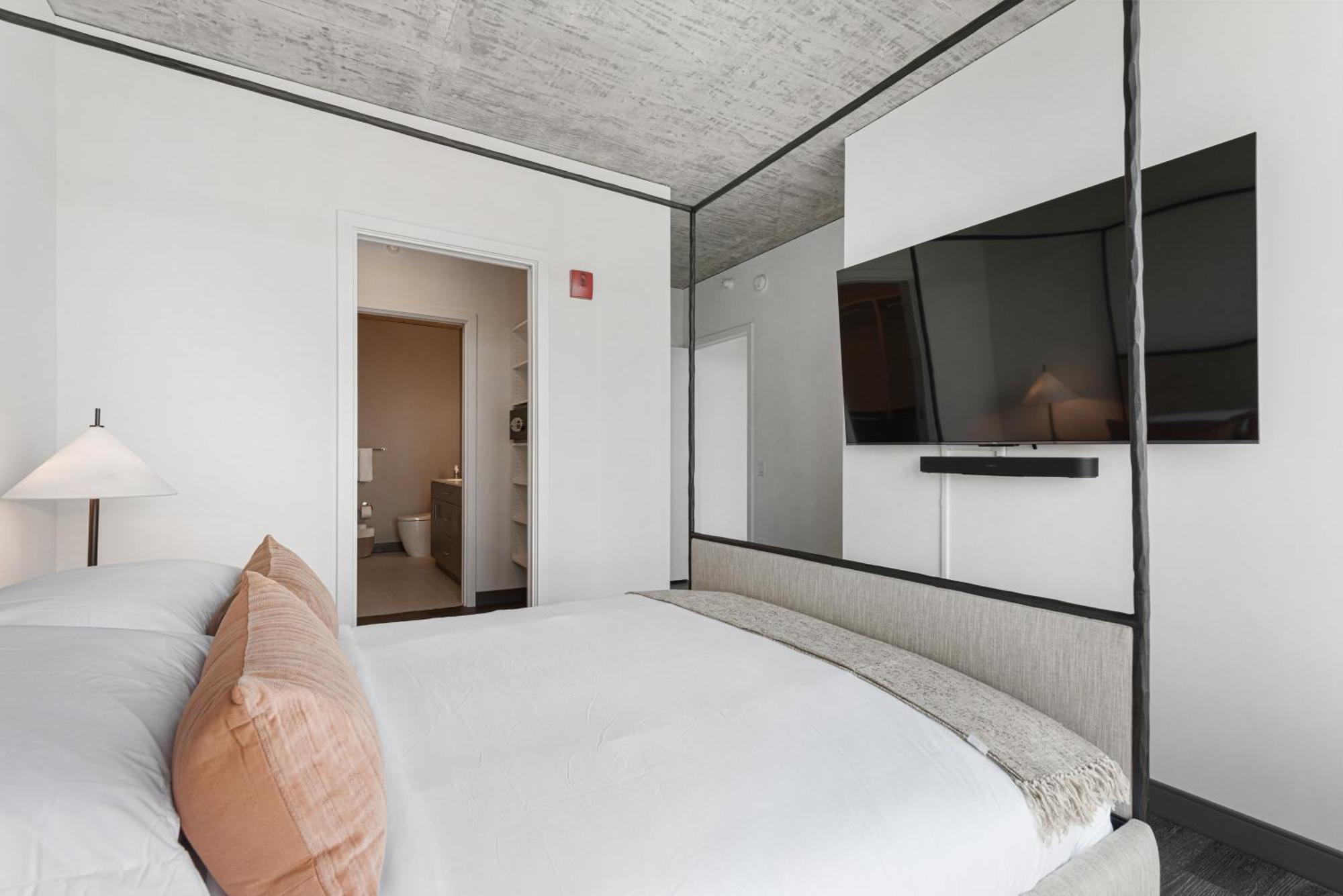 Fulbrix Bright Designer With West Loop Views Apartment Chicago