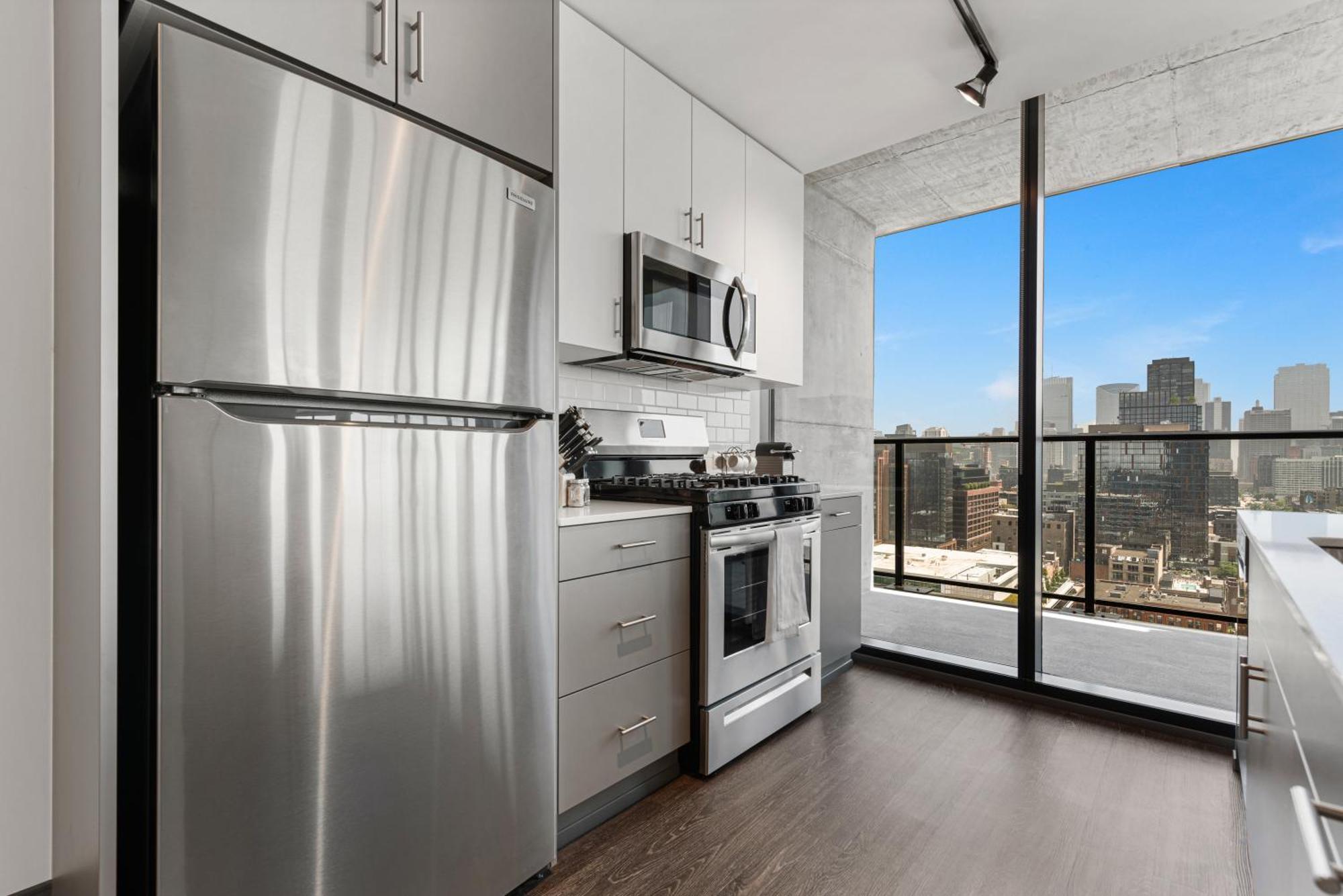 Fulbrix Bright Designer With West Loop Views
