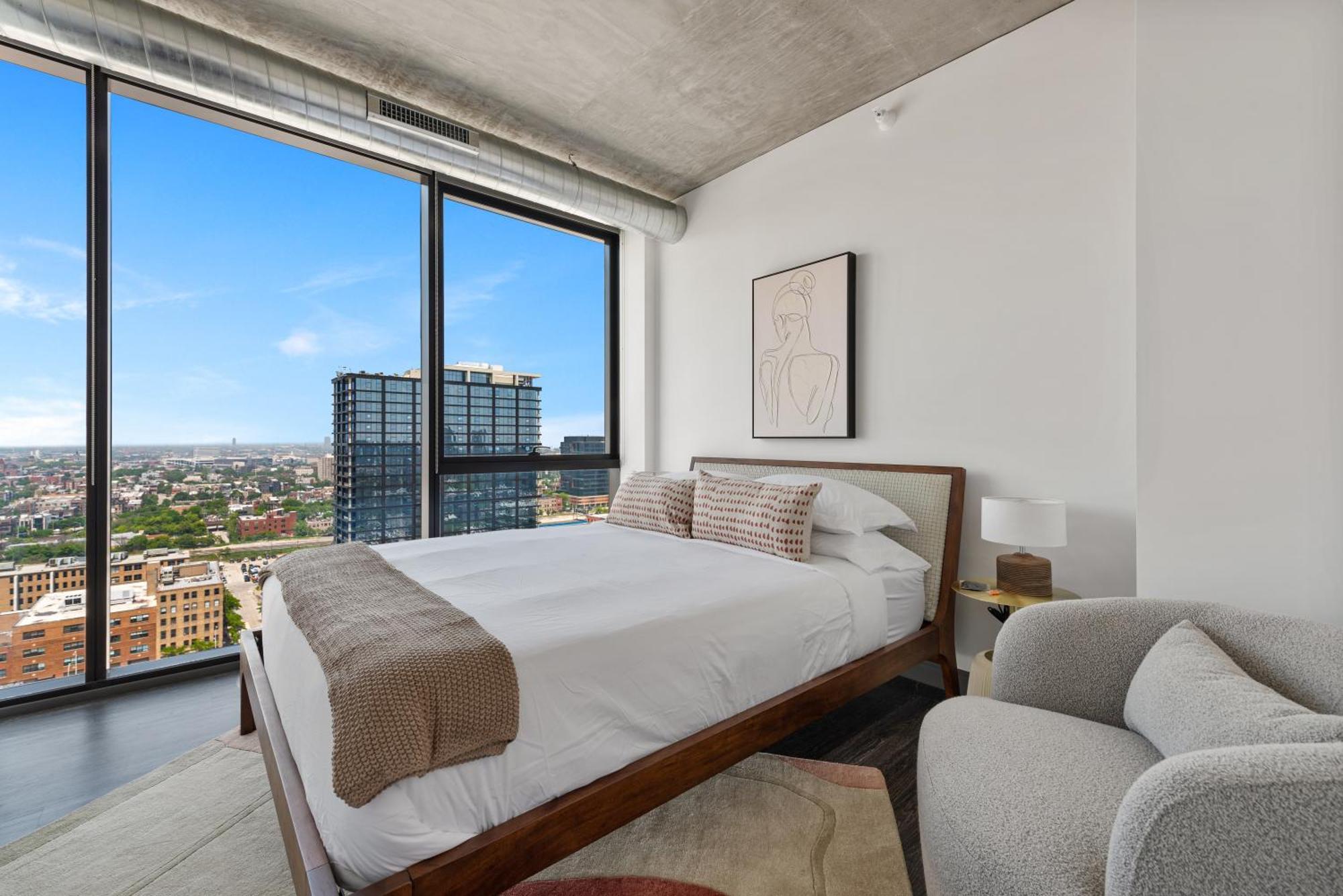 Fulbrix Bright Designer With West Loop Views Apartment *