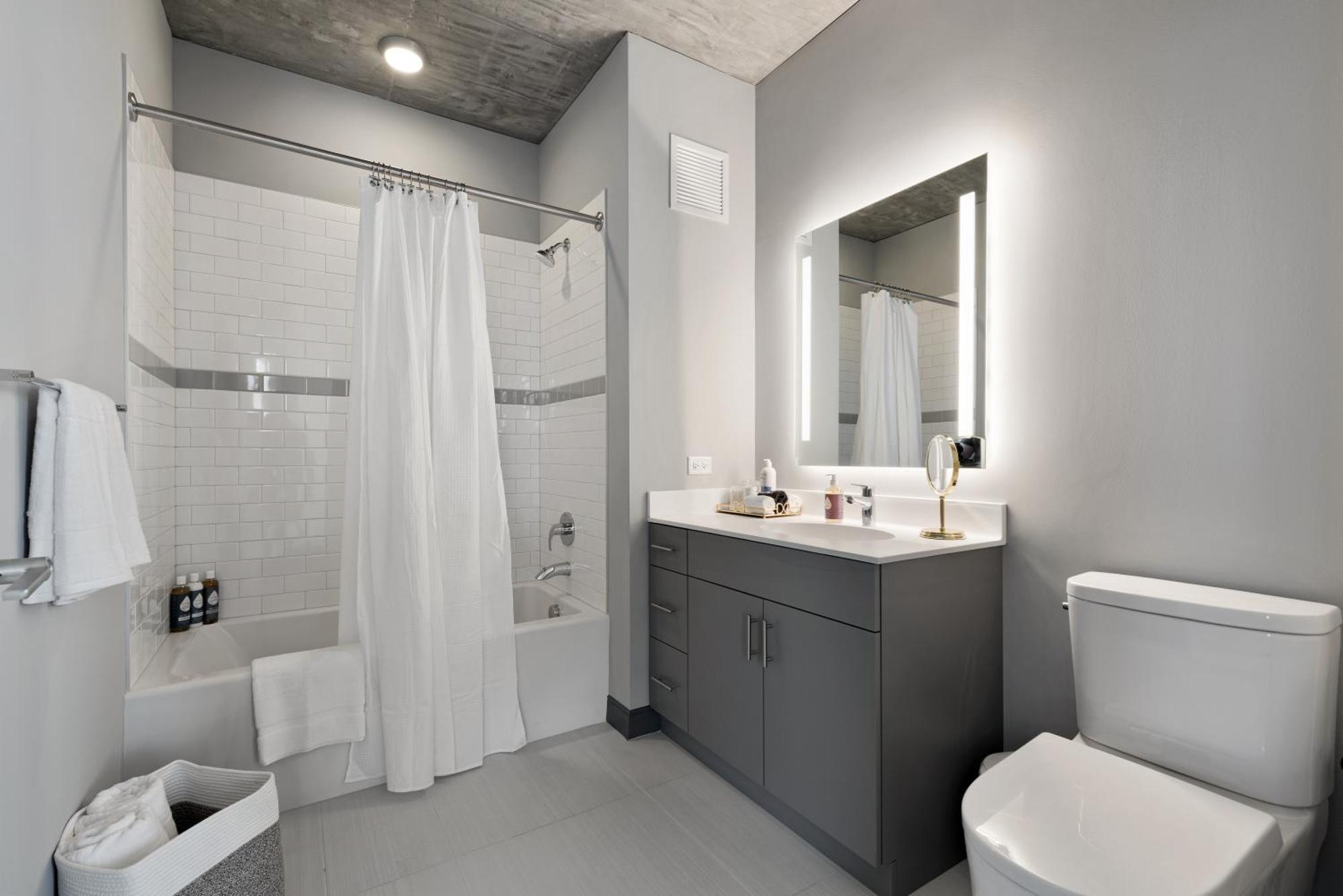 Apartment Fulbrix Bright Designer With West Loop Views Chicago