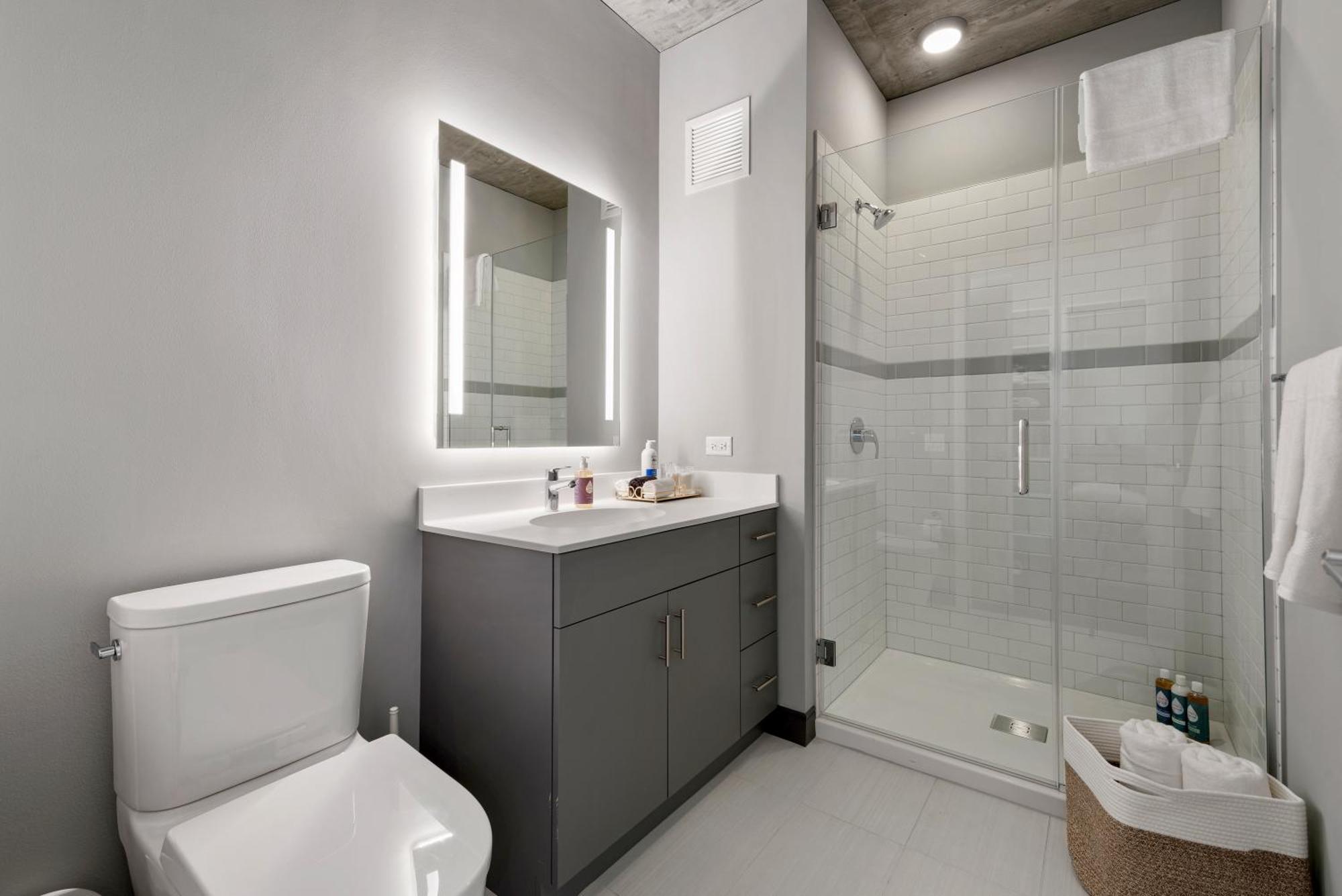 Fulbrix Bright Designer With West Loop Views Apartment Chicago