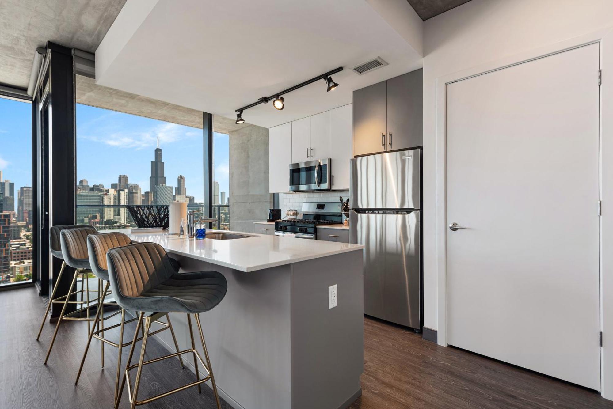 Fulbrix Bright Designer With West Loop Views Apartment *