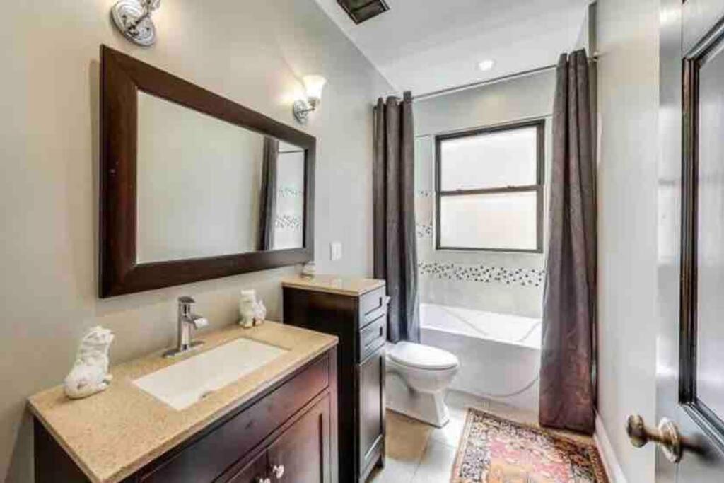 Lakefront Rooftop Parking Villa *