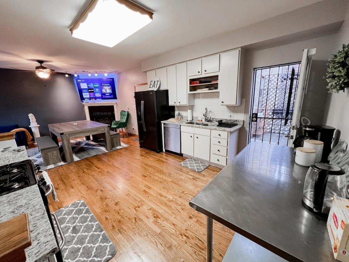 Pool Table, Pingpong, Arcade, 2-car Parking, 3 Floors! Appartement Chicago