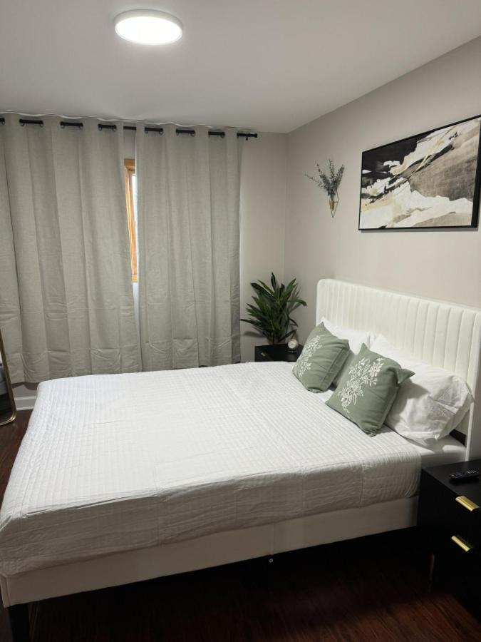 3br Gym Workspace * Chicago