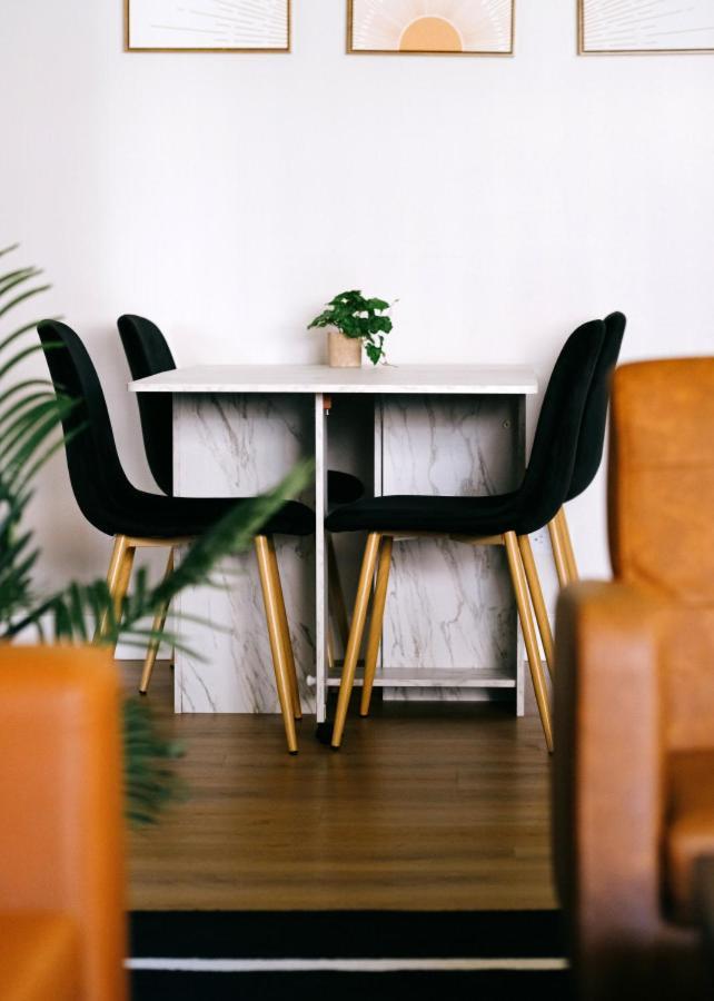 Luxurious New Remodeled Apartment