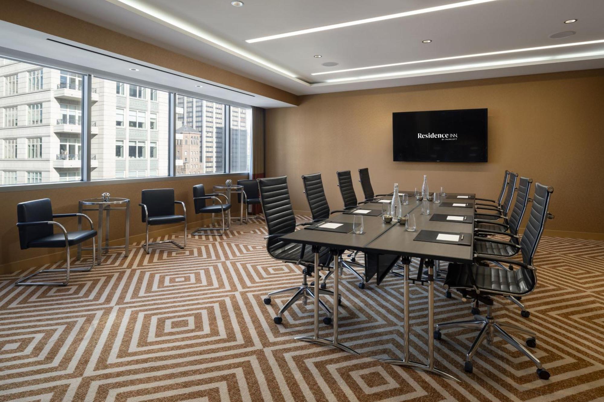 By Marriott Downtown Magnificent Mile 3*