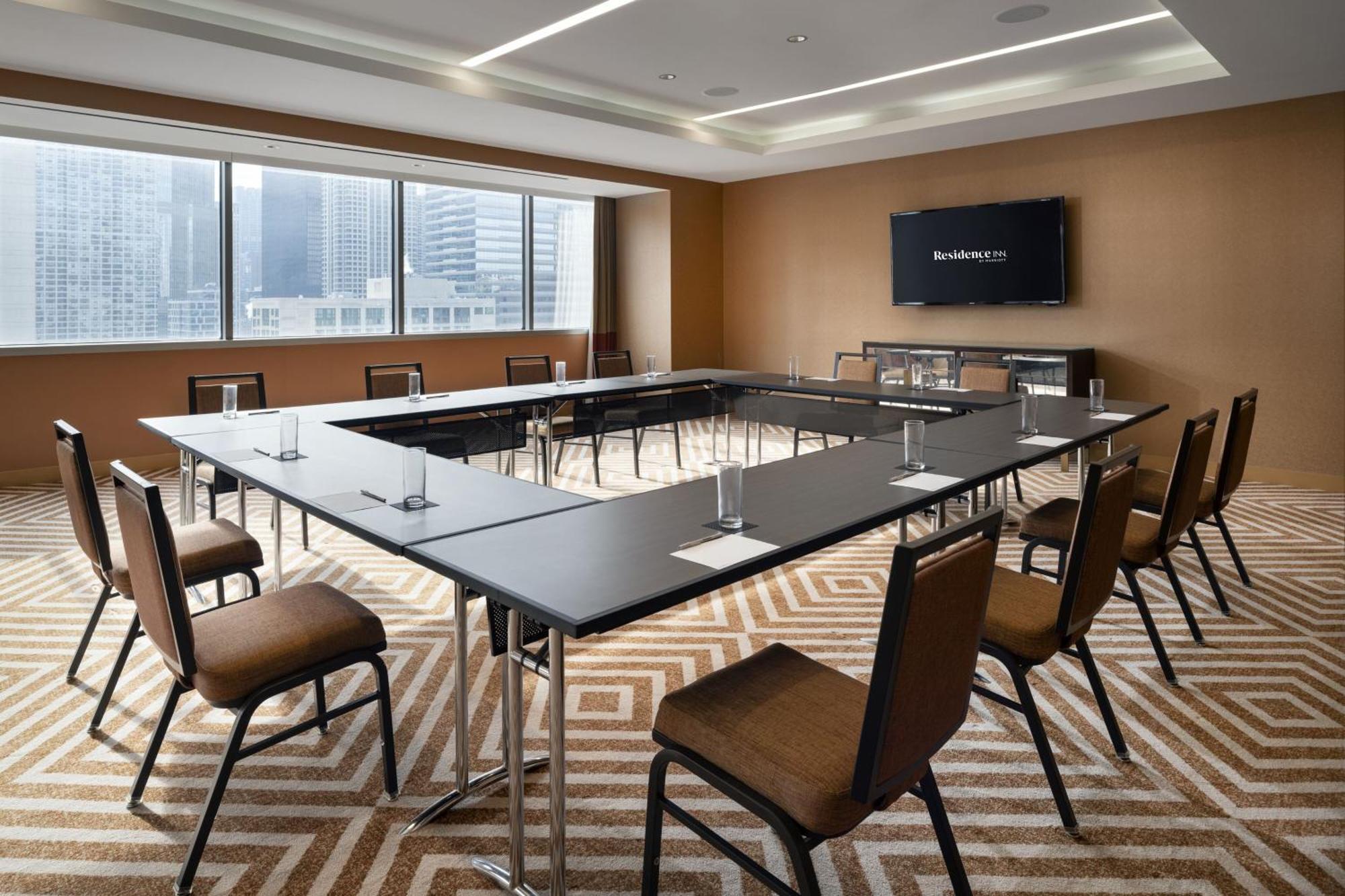 By Marriott Downtown Magnificent Mile 3*