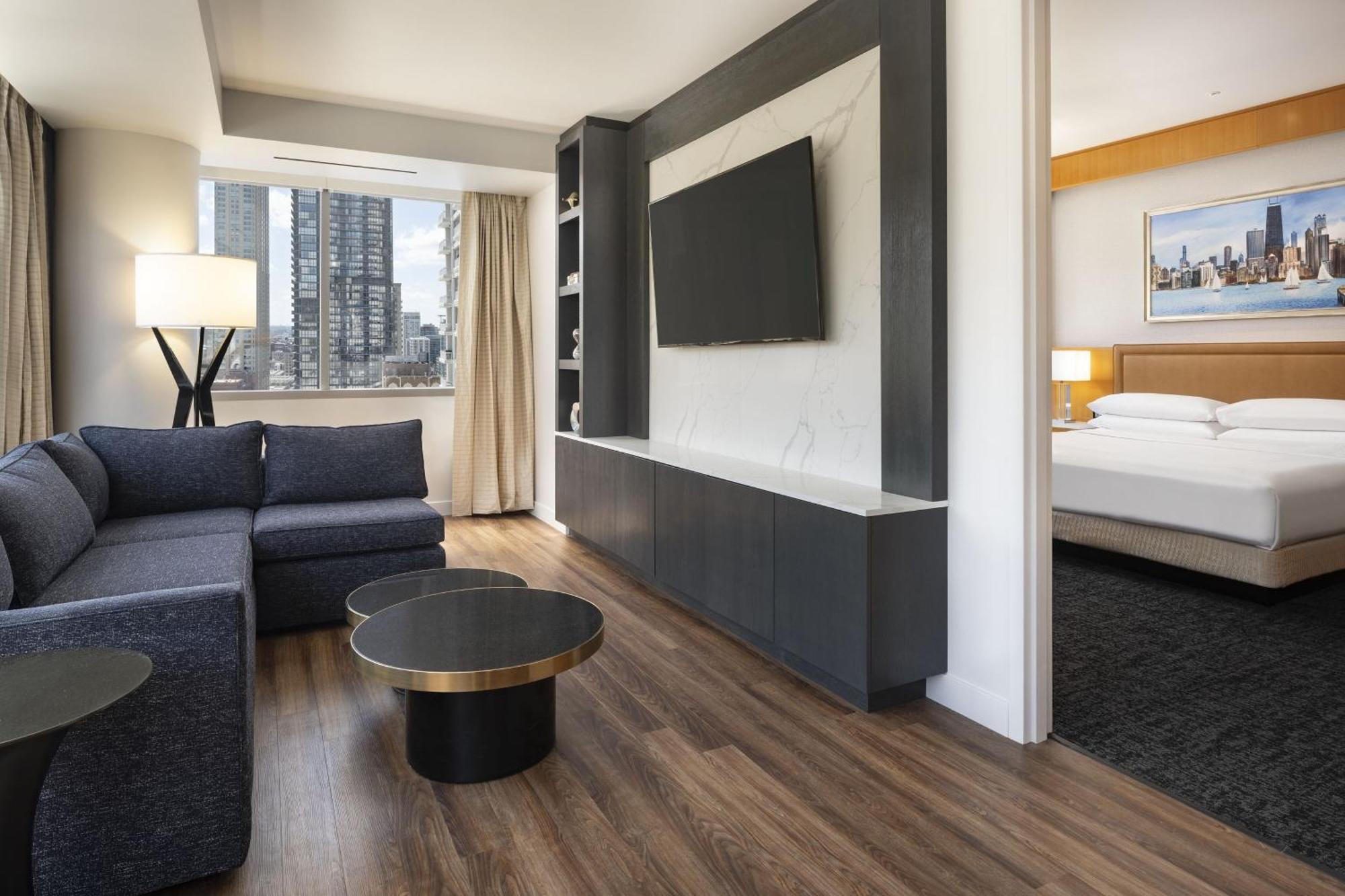 By Marriott Downtown Magnificent Mile 3*