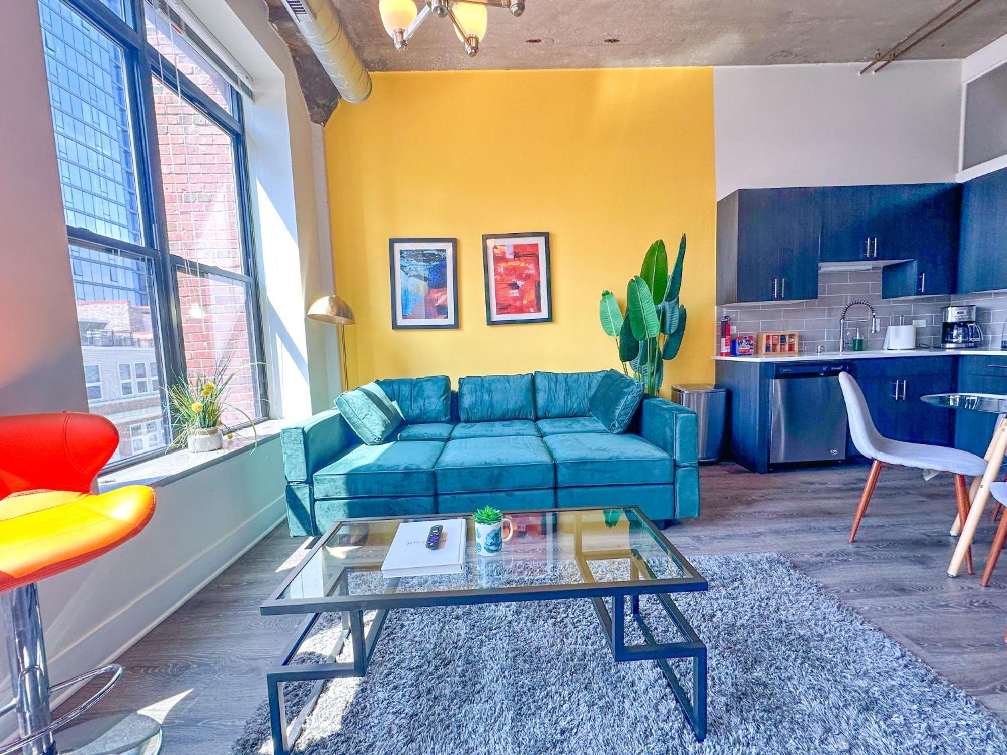 Spacious South Loop 2Br Apartment Near Mccormick Place, Soldier Field & Downtown Chicago