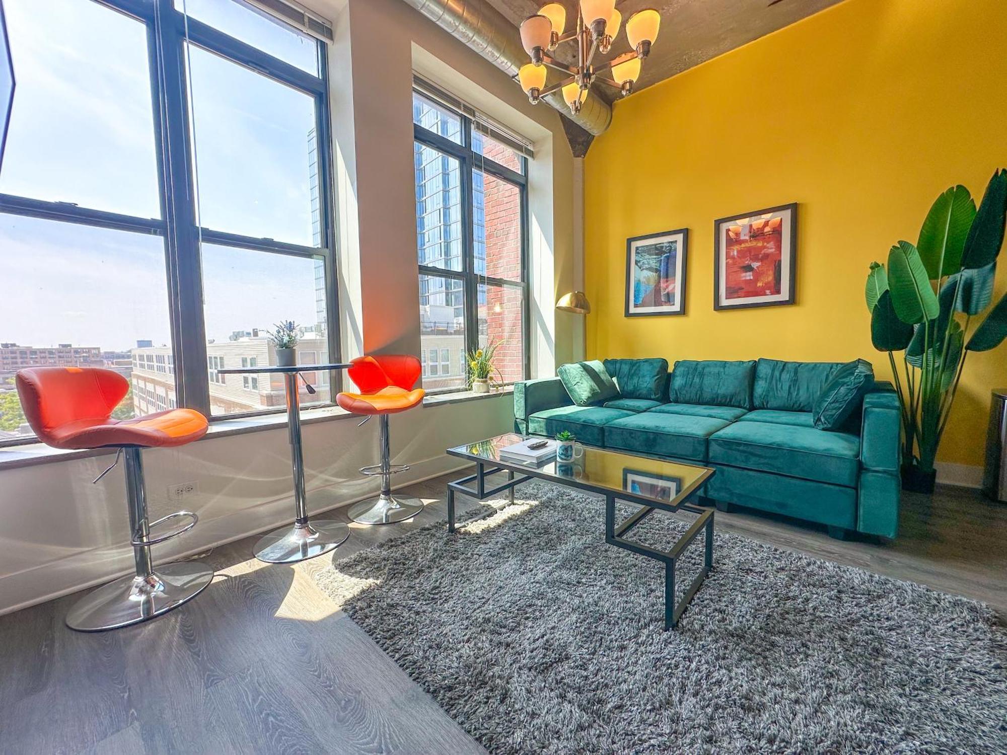 Spacious South Loop 2Br Apartment Near Mccormick Place, Soldier Field & Downtown Chicago Apartment