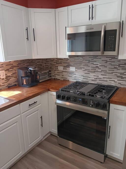 Apartment Near Midway Airport *