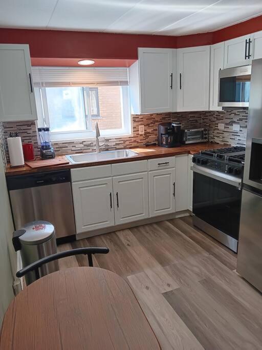 Near Midway Airport Apartment *