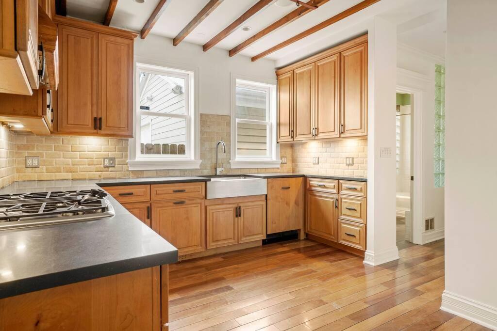 Roscoe Village Family Hideaway * Chicago