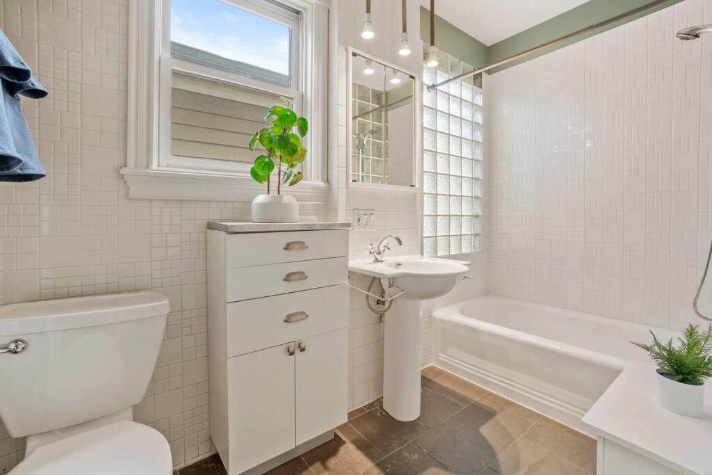 Roscoe Village Family Hideaway